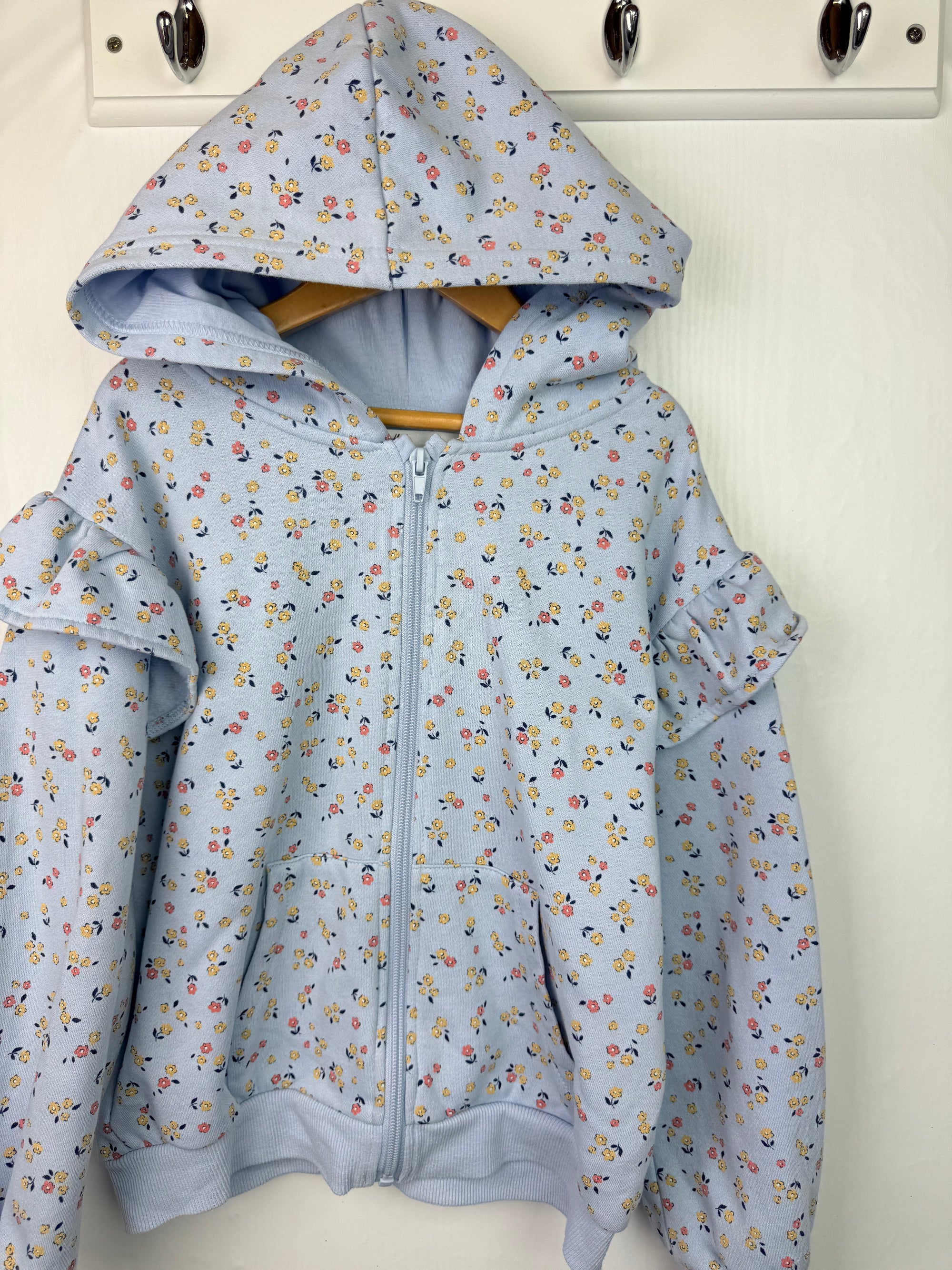 H&M Floral Zip Hoodie - Girls 6 - 8 Years - Little Ones Preloved. Second Hand Children's & Preloved Baby, Kids, Girls & Boys Clothes. UK online