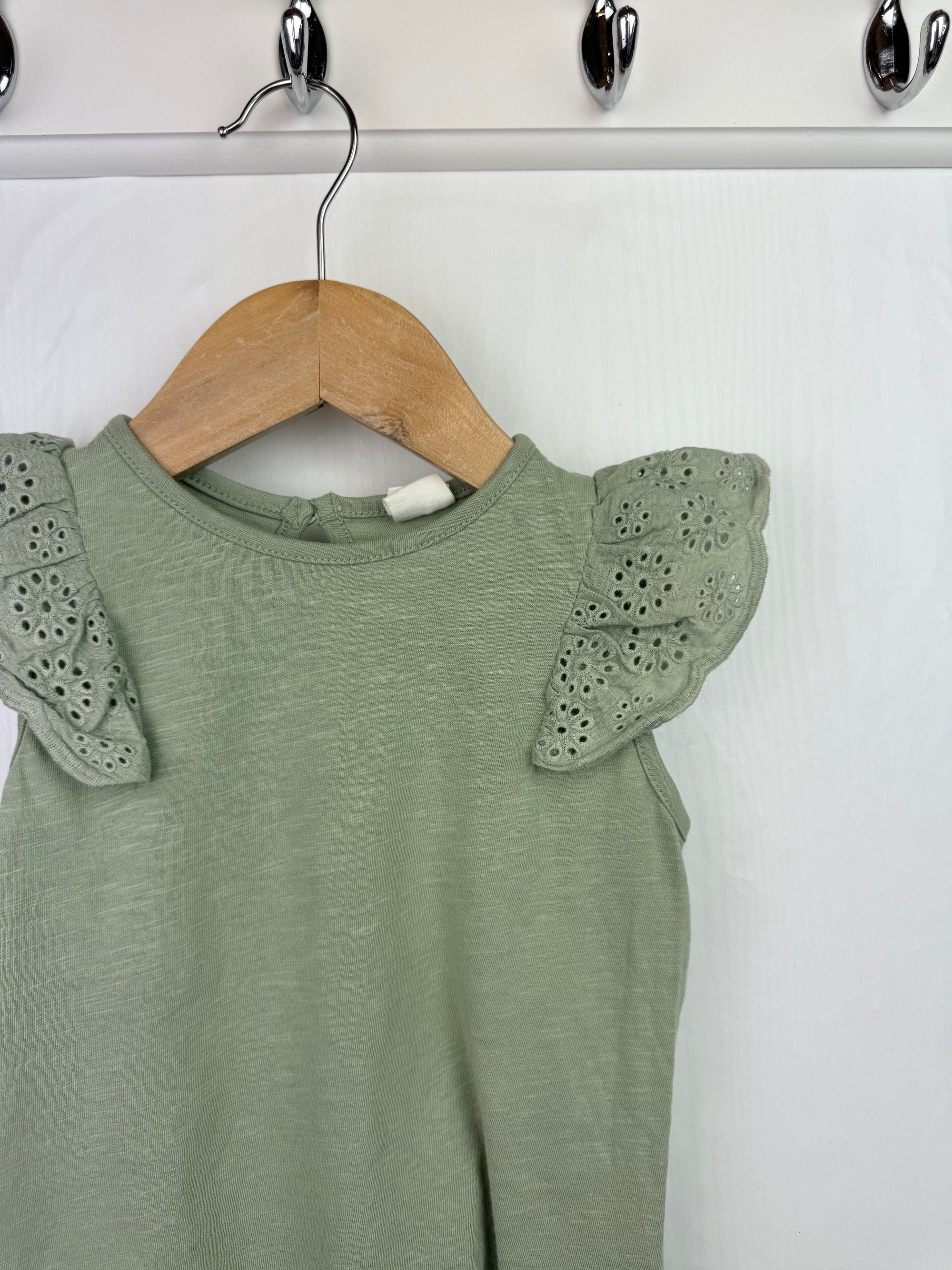 H&M Green Eyelet Sleeve Top - Girls 18 - 24 Months - Little Ones Preloved. Second Hand Children's & Preloved Baby, Kids, Girls & Boys Clothes. UK online