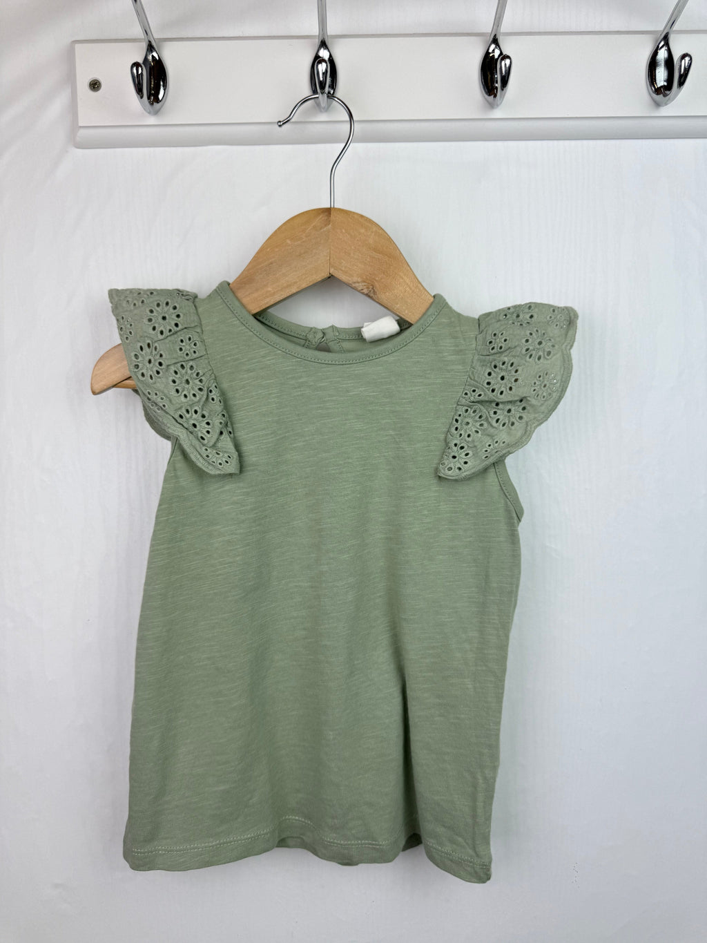 H&M Green Eyelet Sleeve Top - Girls 18 - 24 Months - Little Ones Preloved. Second Hand Children's & Preloved Baby, Kids, Girls & Boys Clothes. UK online