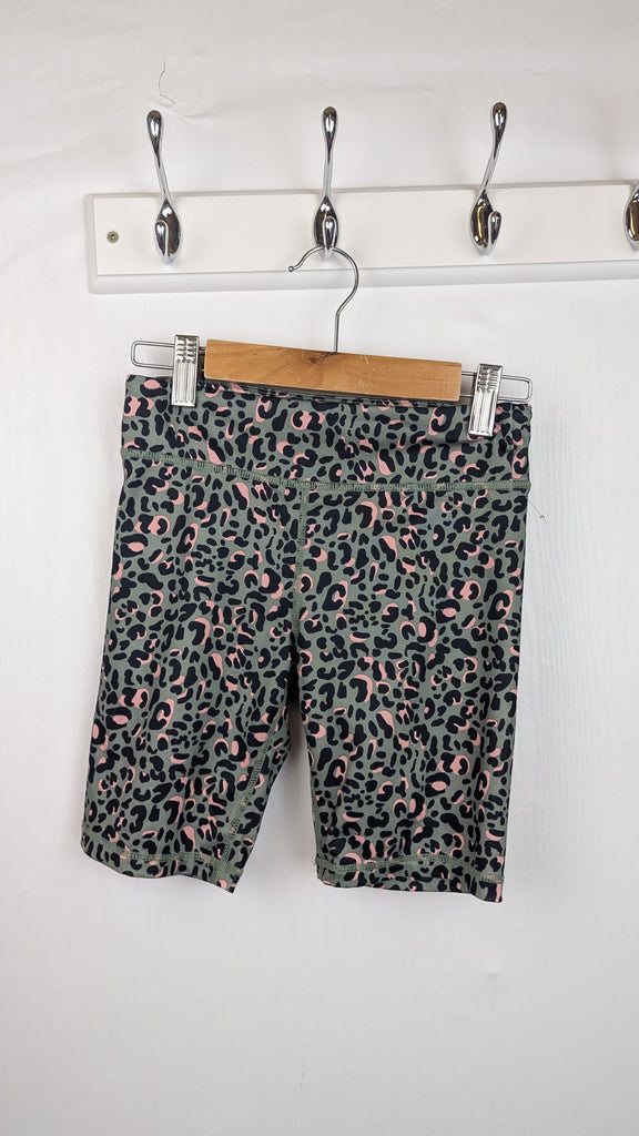 H&M Green & Pink Animal Print Gym Shorts - Girls 8-10 Years Little Ones Preloved Used, Preloved, Preworn Baby, Girls & Boys Clothes. Kids & Children's second hand Clothing UK Online. Cheap affordable. Brands including Next, Joules, Nutmeg Morrisons, TU, F&F, H&M.