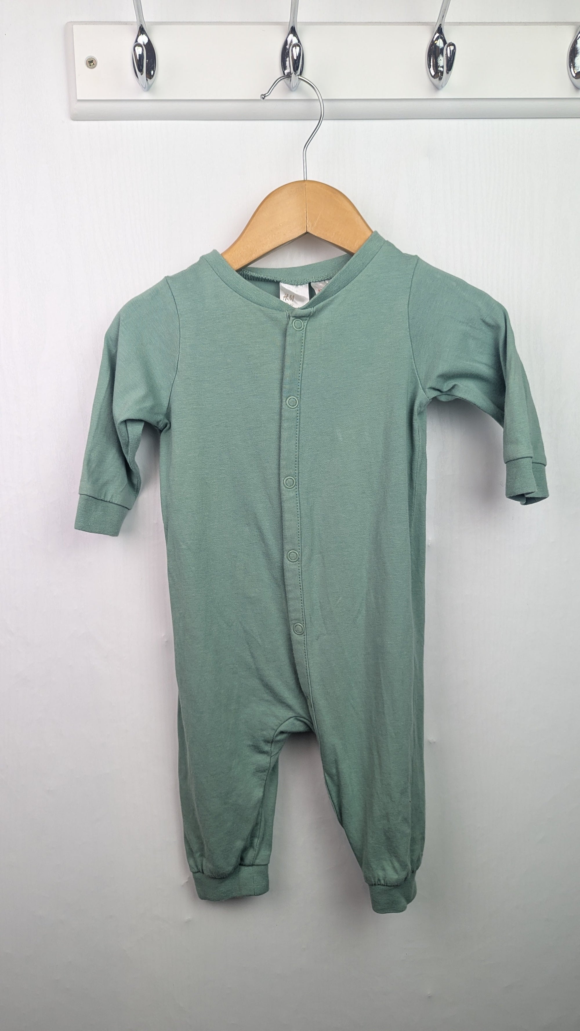 H&M Green Romper - Boys 2 - 4 Months - Little Ones Preloved. Second Hand Children's & Preloved Baby, Kids, Girls & Boys Clothes. UK online
