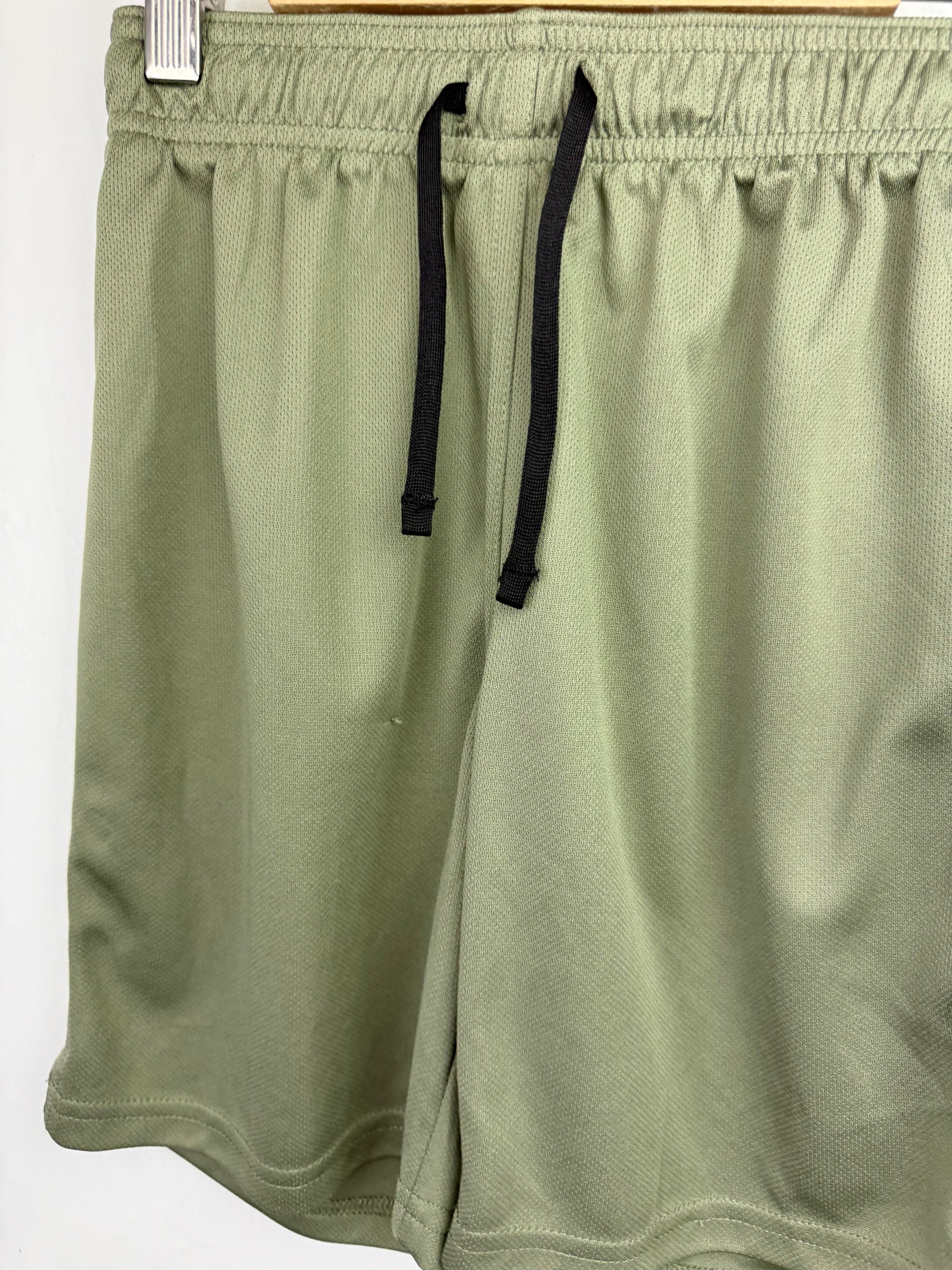 H&M Green Sports Shorts - Boys 8 - 10 Years - Little Ones Preloved. Second Hand Children's & Preloved Baby, Kids, Girls & Boys Clothes. UK online