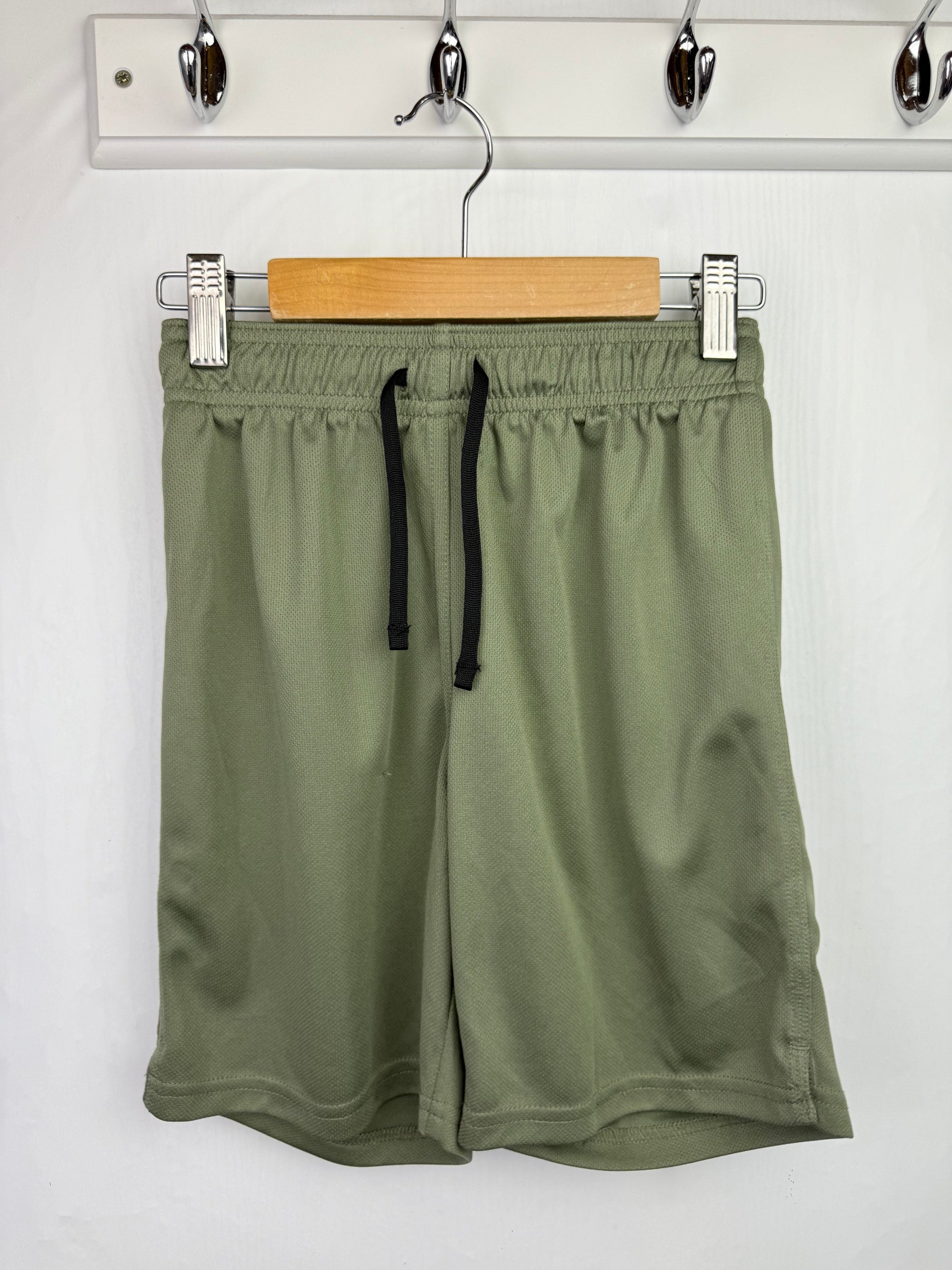 H&M Green Sports Shorts - Boys 8 - 10 Years - Little Ones Preloved. Second Hand Children's & Preloved Baby, Kids, Girls & Boys Clothes. UK online