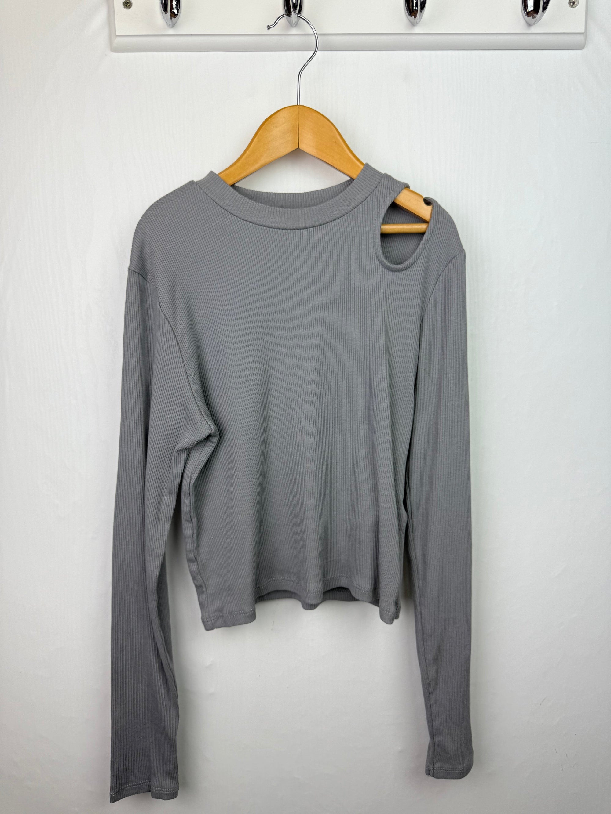 H&M Grey Cut - Out Ribbed Top - Girls 10 - 12 Years - Little Ones Preloved. Second Hand Children's & Preloved Baby, Kids, Girls & Boys Clothes. UK online