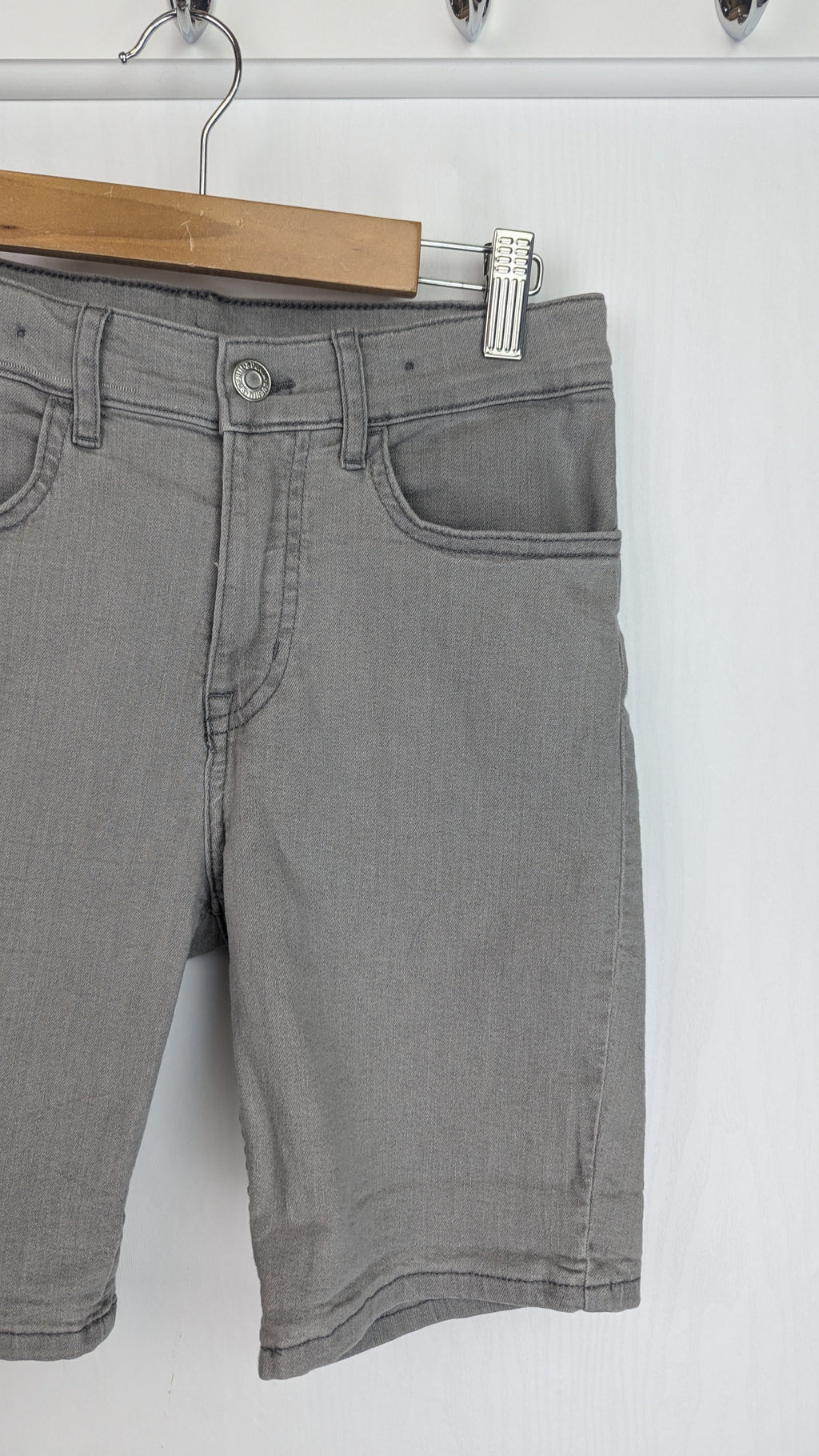 H&M Grey Denim Shorts - Boys 10 - 11 Years - Little Ones Preloved. Second Hand Children's & Preloved Baby, Kids, Girls & Boys Clothes. UK online