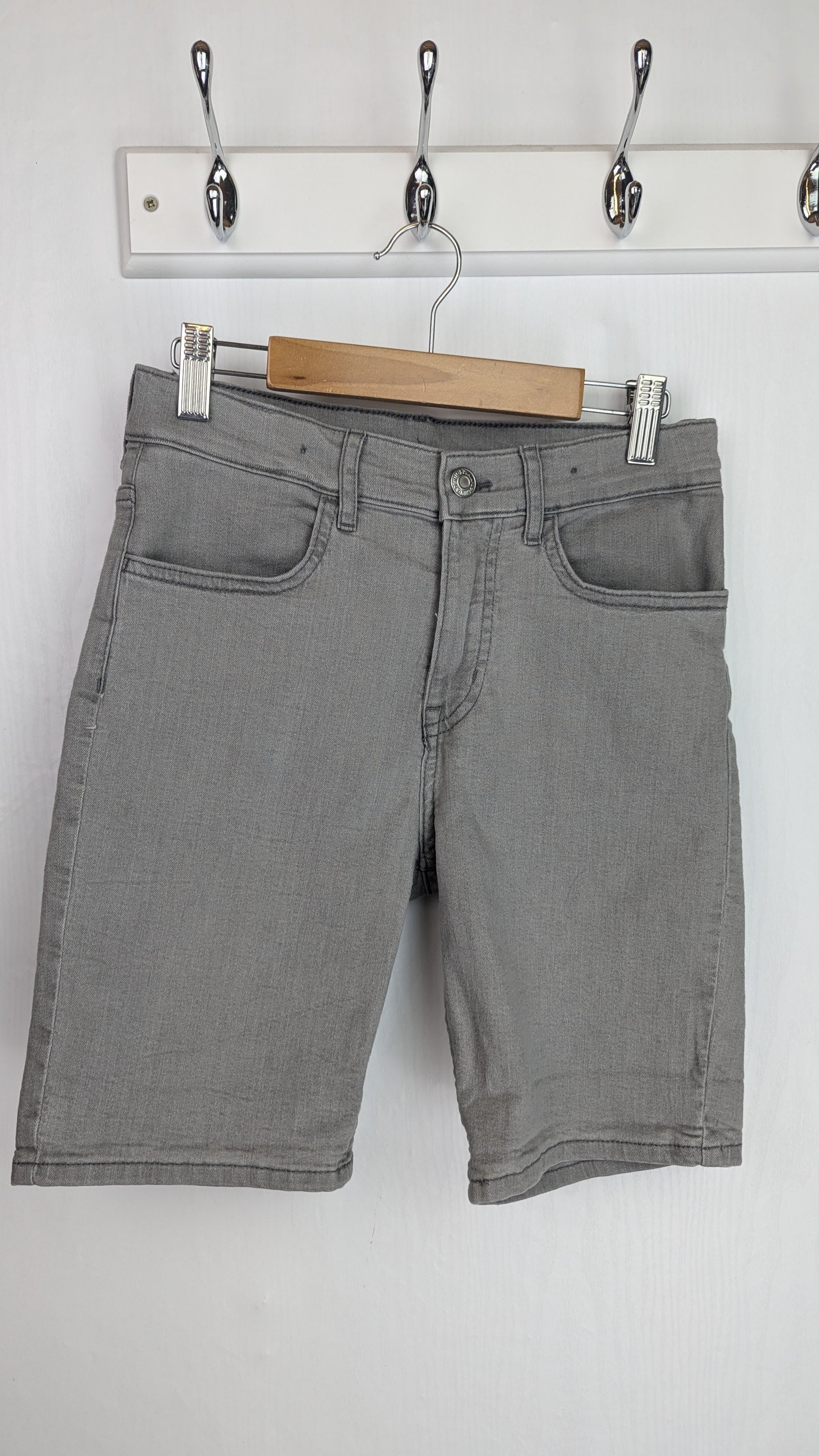 H&M Grey Denim Shorts - Boys 10 - 11 Years - Little Ones Preloved. Second Hand Children's & Preloved Baby, Kids, Girls & Boys Clothes. UK online