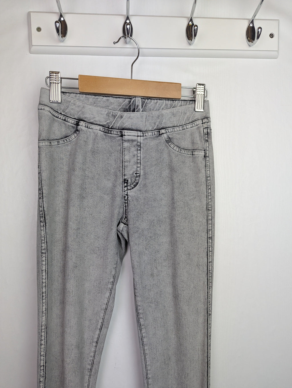 H&M Grey Jeggings - Girls 8 - 9 Years - Little Ones Preloved. Second Hand Children's & Preloved Baby, Kids, Girls & Boys Clothes. UK online