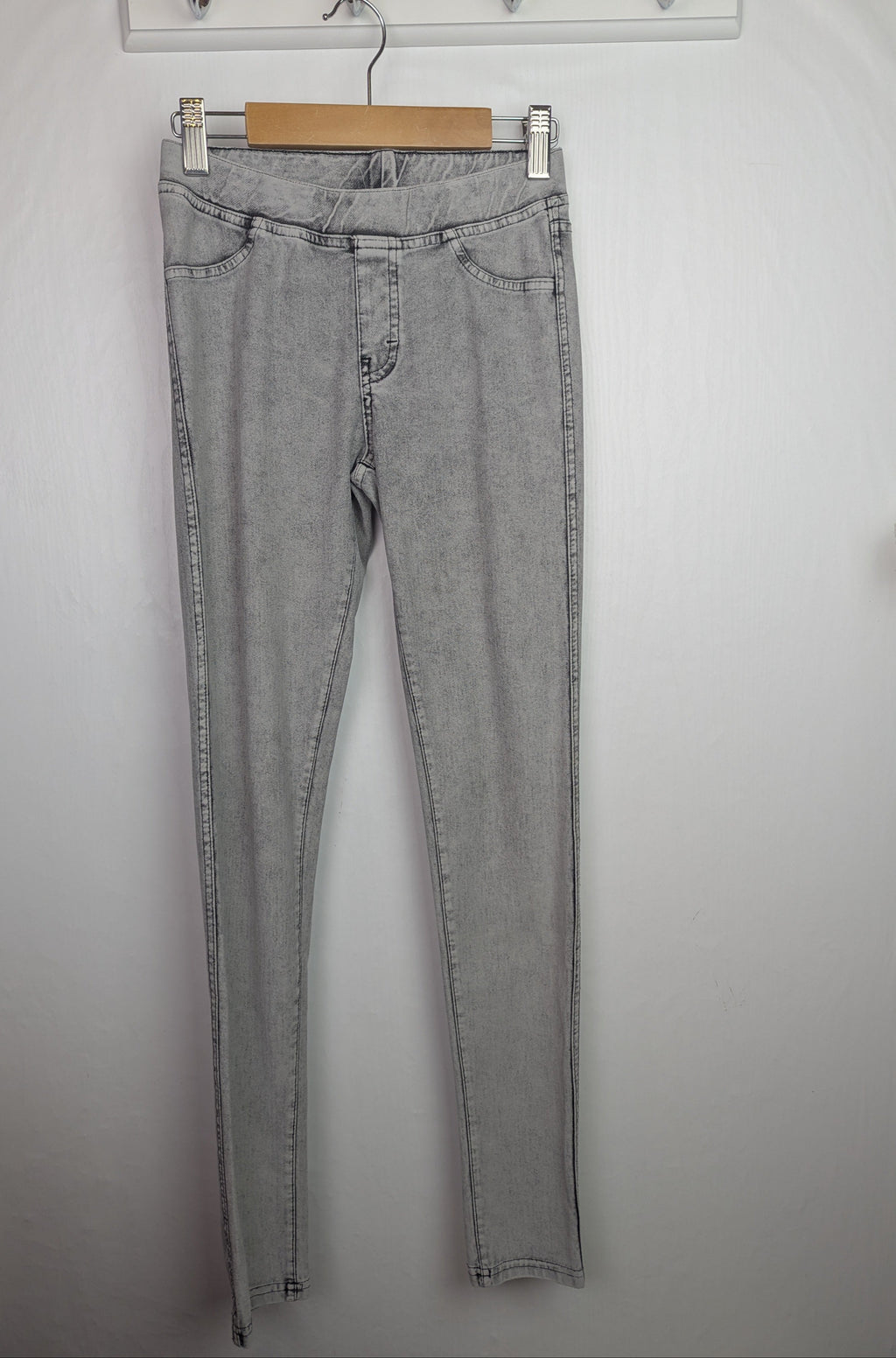 H&M Grey Jeggings - Girls 8 - 9 Years - Little Ones Preloved. Second Hand Children's & Preloved Baby, Kids, Girls & Boys Clothes. UK online