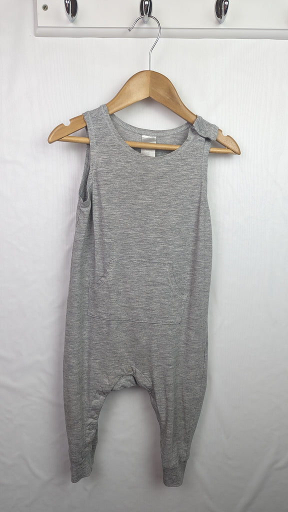 H&M Grey Romper 6-9 Months H&M Used, Preloved, Preworn & Second Hand Baby, Kids & Children's Clothing UK Online. Cheap affordable. Brands including Next, Joules, Nutmeg Morrisons, TU, F&F, H&M.