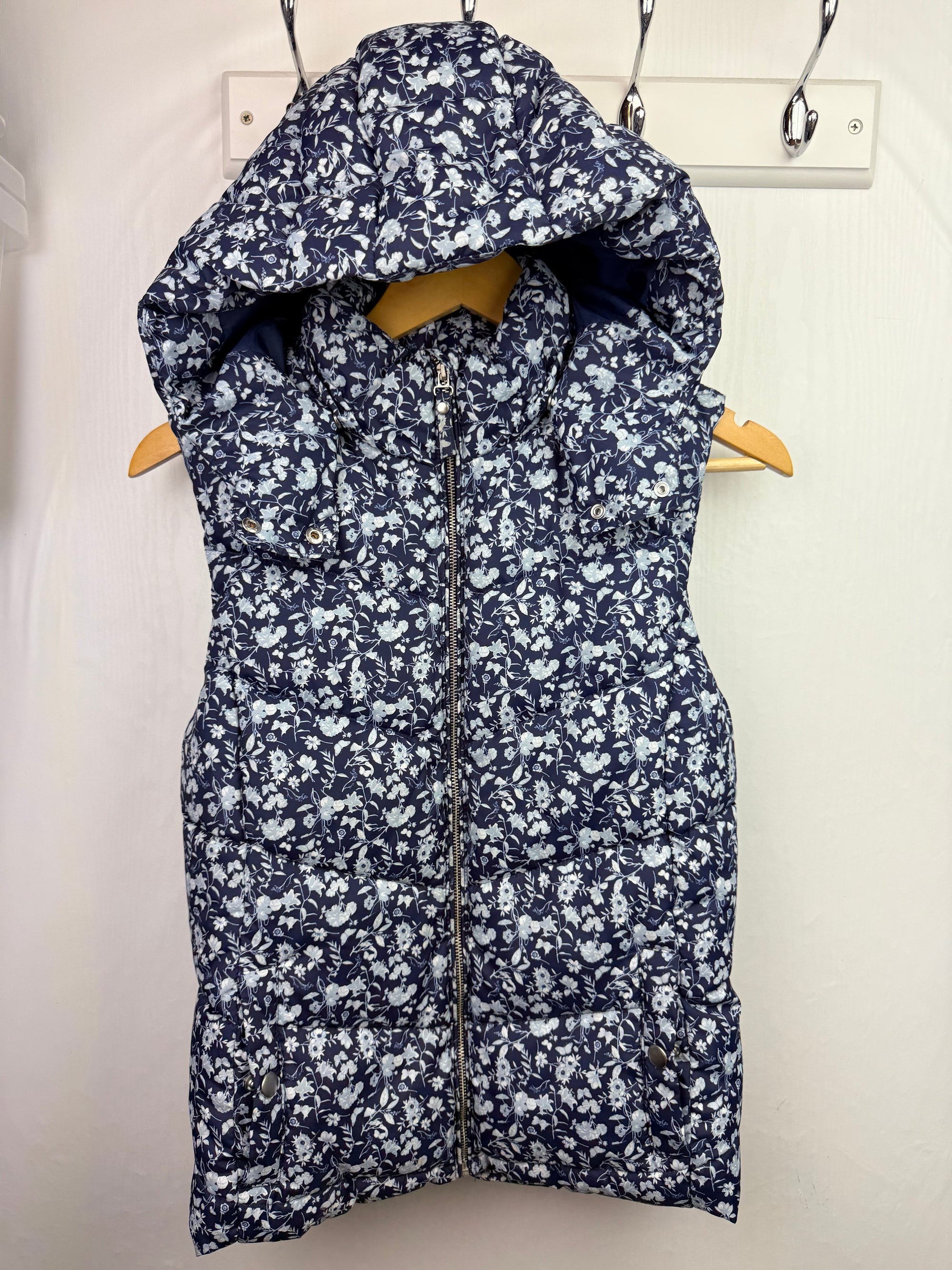 H&M Navy & Blue Padded Body Warmer - Girls 12 - 14 Years - Little Ones Preloved. Second Hand Children's & Preloved Baby, Kids, Girls & Boys Clothes. UK online
