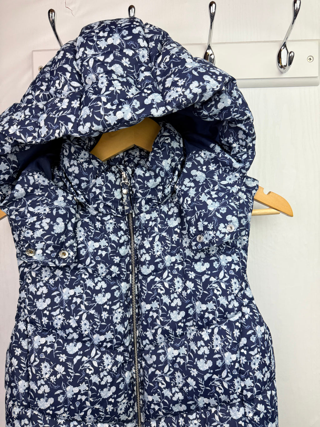 H&M Navy & Blue Padded Body Warmer - Girls 12 - 14 Years - Little Ones Preloved. Second Hand Children's & Preloved Baby, Kids, Girls & Boys Clothes. UK online