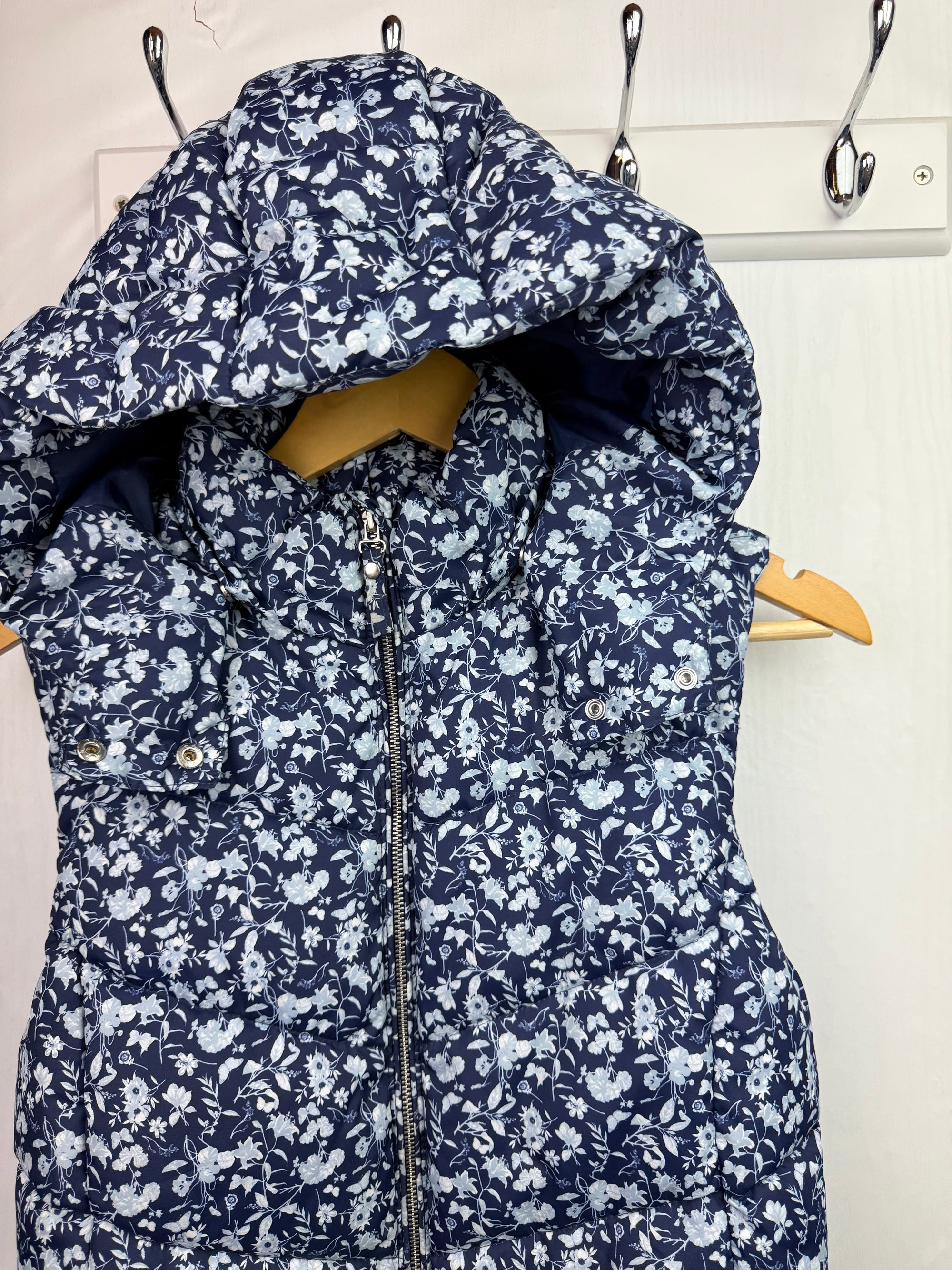 H&M Navy & Blue Padded Body Warmer - Girls 12 - 14 Years - Little Ones Preloved. Second Hand Children's & Preloved Baby, Kids, Girls & Boys Clothes. UK online