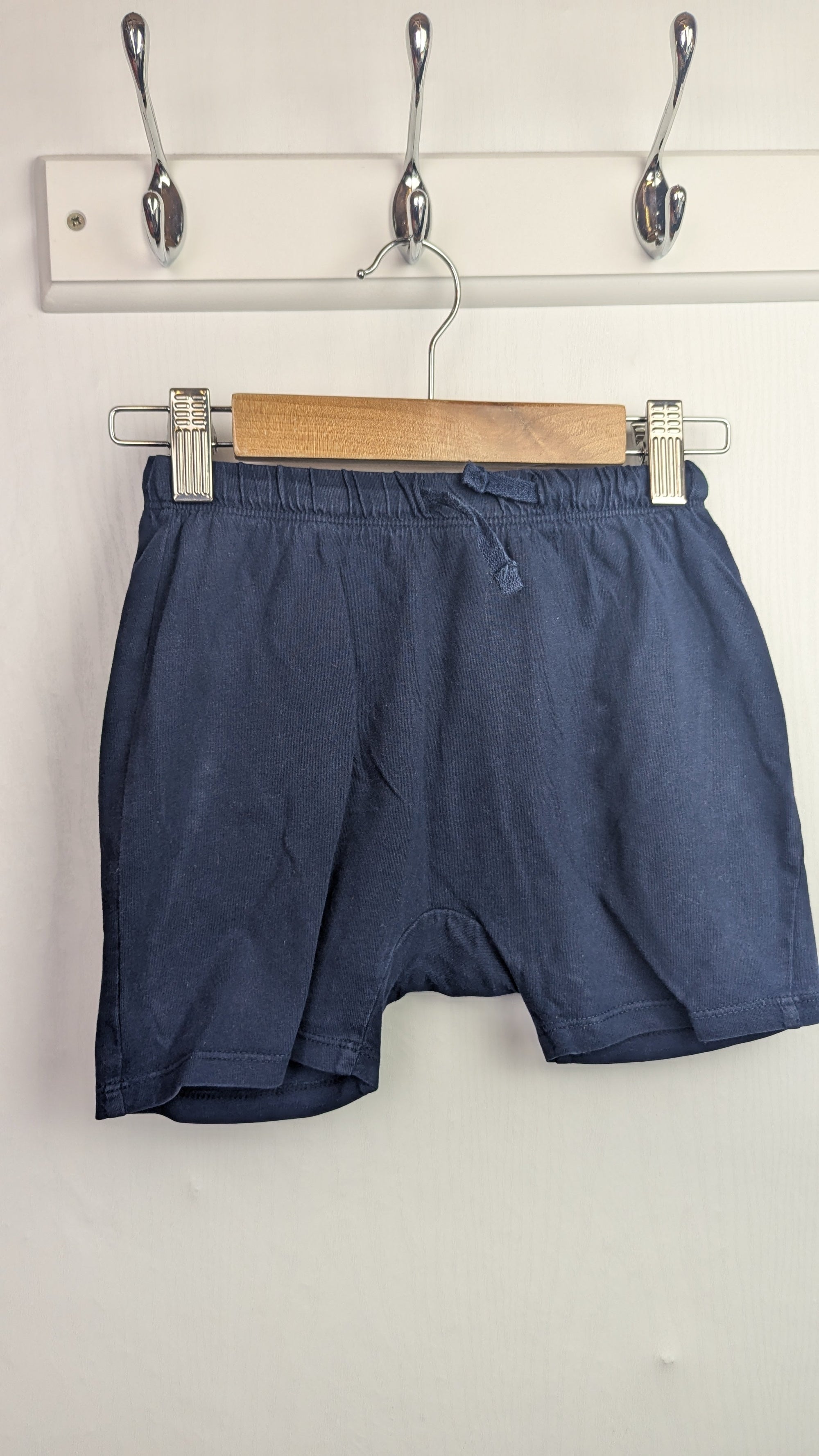 H&M Navy Shorts - Boys 3 - 4 Years - Little Ones Preloved. Second Hand Children's & Preloved Baby, Kids, Girls & Boys Clothes. UK online