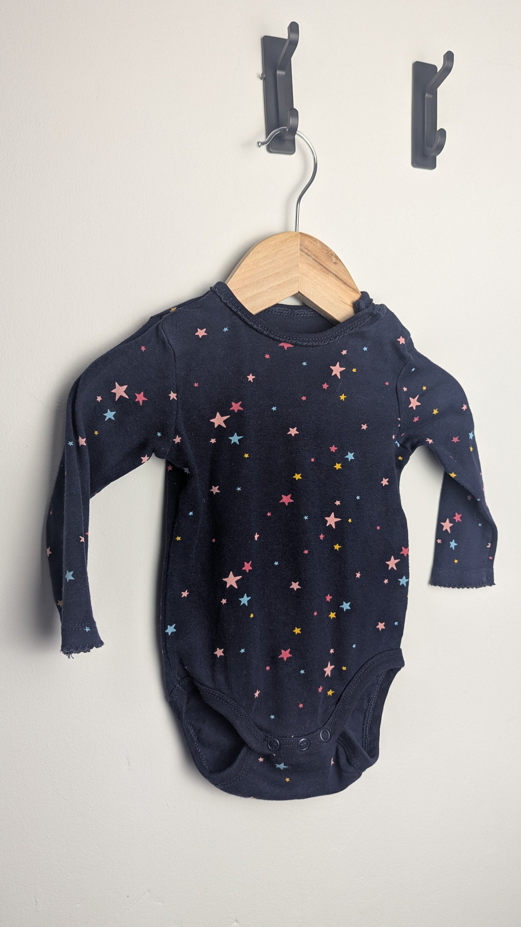 H&M Navy Stars Long Sleeve Bodysuit - Girls 4 - 6 Months - Little Ones Preloved. Second Hand Children's & Preloved Baby, Kids, Girls & Boys Clothes. UK online