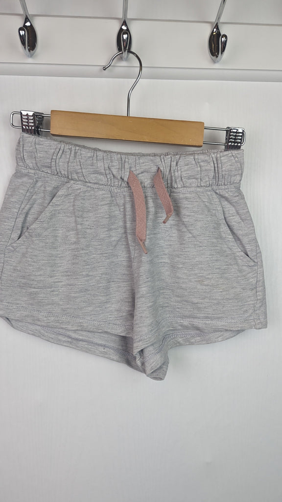 H&M Organic Cotton Grey Shorts - Girls 9-10 Years H&M Used, Preloved, Preworn & Second Hand Baby, Kids & Children's Clothing UK Online. Cheap affordable. Brands including Next, Joules, Nutmeg Morrisons, TU, F&F, H&M.