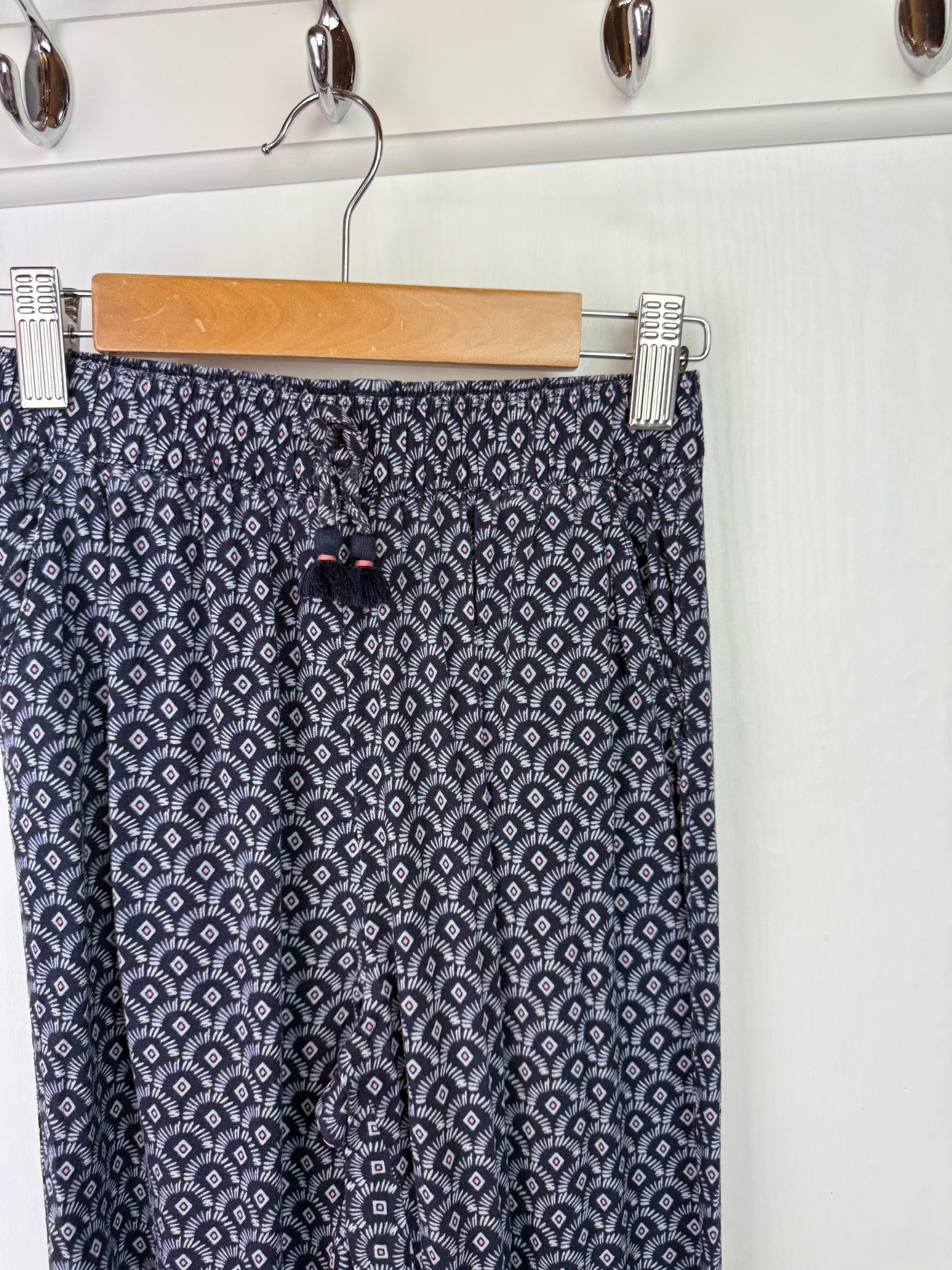 H&M Patterned Summer Trousers - Girls 9 - 10 Years - Little Ones Preloved. Second Hand Children's & Preloved Baby, Kids, Girls & Boys Clothes. UK online
