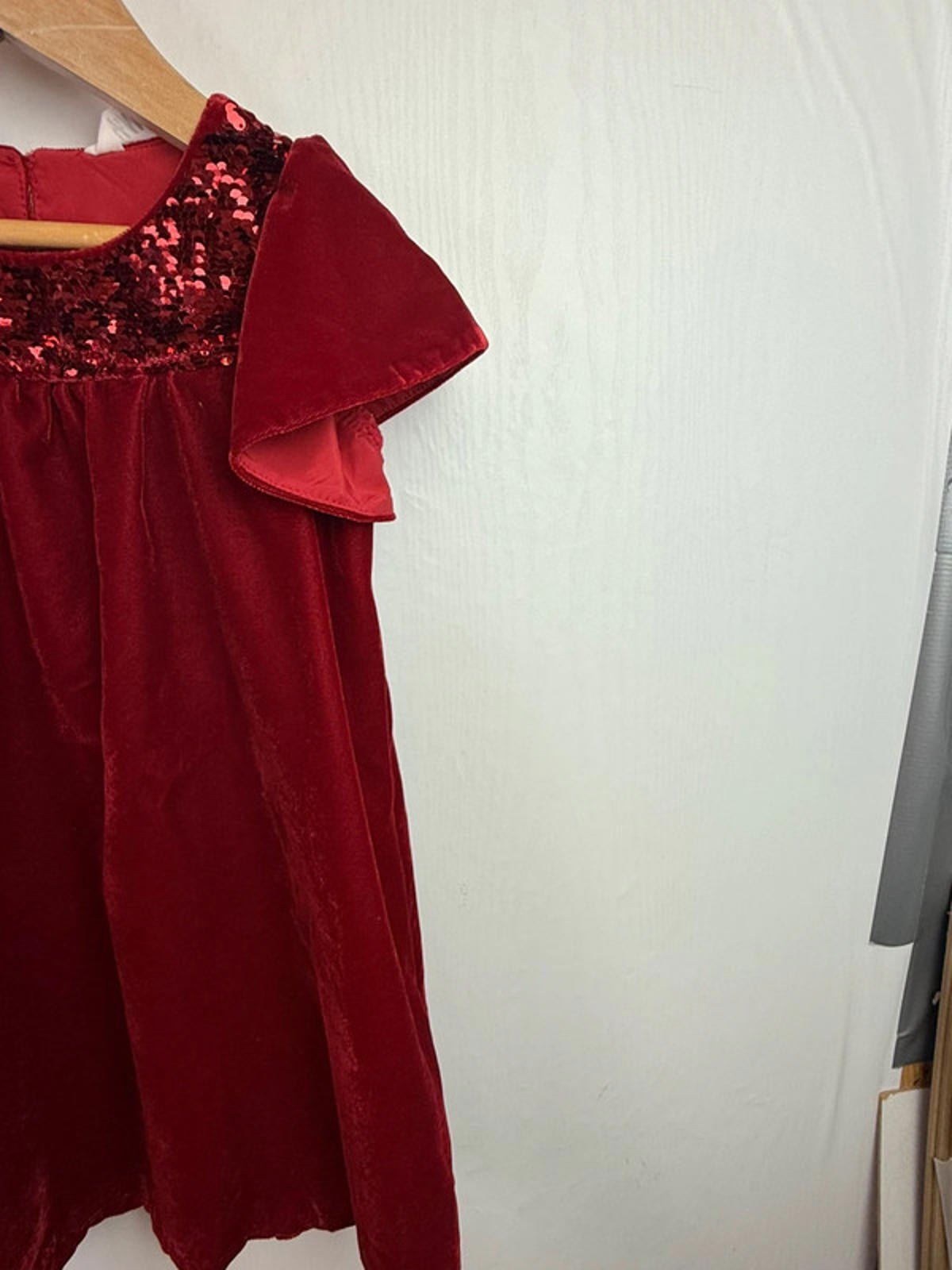 H&M Red Festive Sequin Dress - Girls 4 - 5 Years - Little Ones Preloved. Second Hand Children's & Preloved Baby, Kids, Girls & Boys Clothes. UK online
