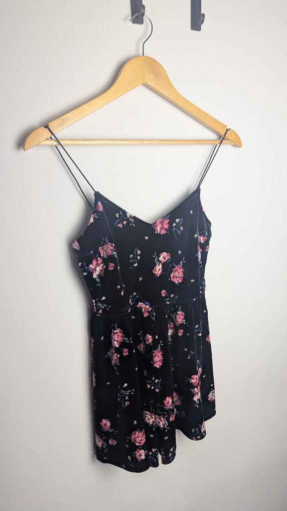 H&M Velour Floral Playsuit - Ladies Size XS Little Ones Preloved Used, Preloved, Preworn & Second Hand Baby, Kids & Children's Clothing UK Online. Cheap affordable. Brands including Next, Joules, Nutmeg Morrisons, TU, F&F, H&M.