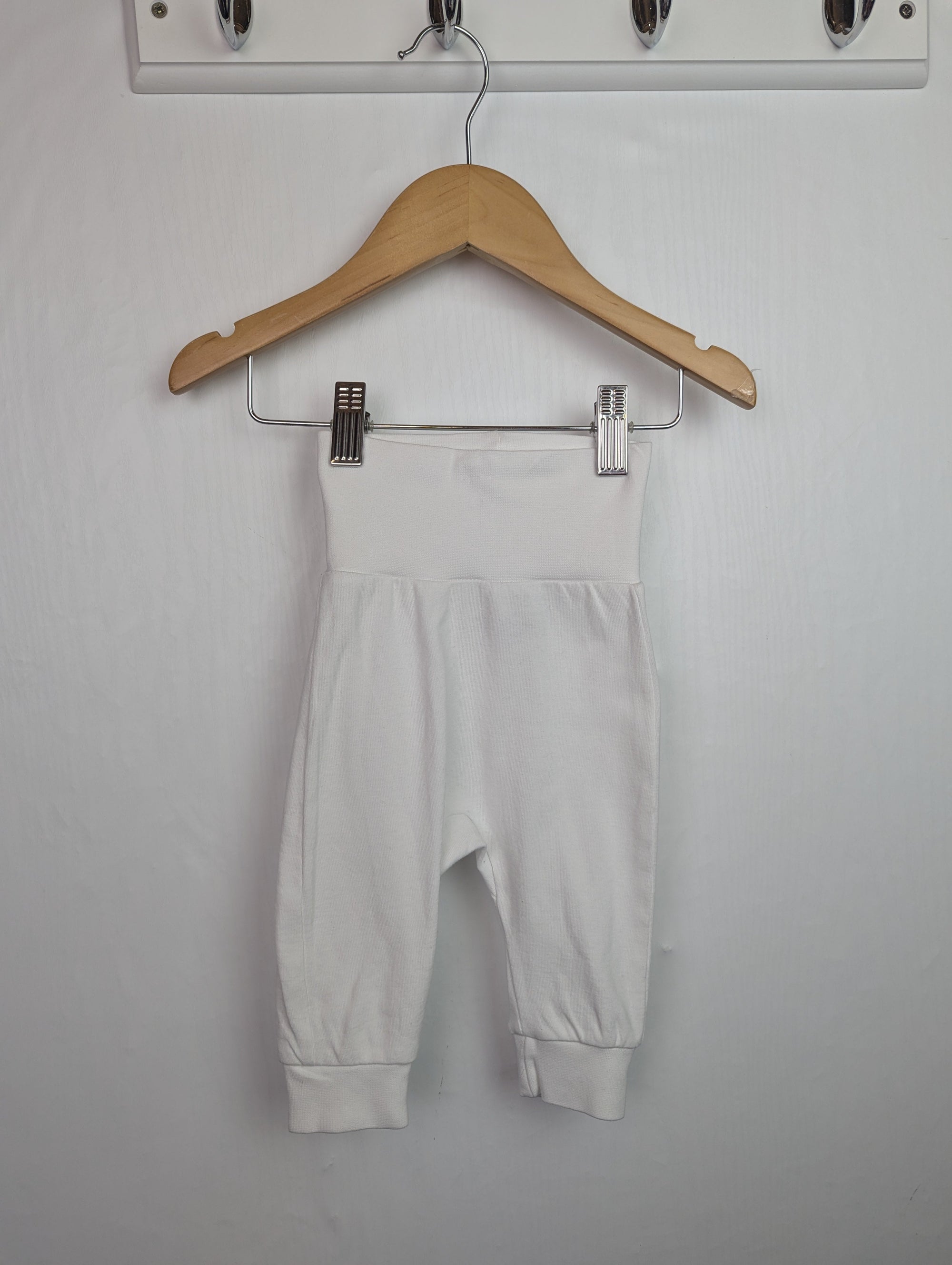 H&M White Leggings - Unisex 2 - 4 Months - Little Ones Preloved. Second Hand Children's & Preloved Baby, Kids, Girls & Boys Clothes. UK online