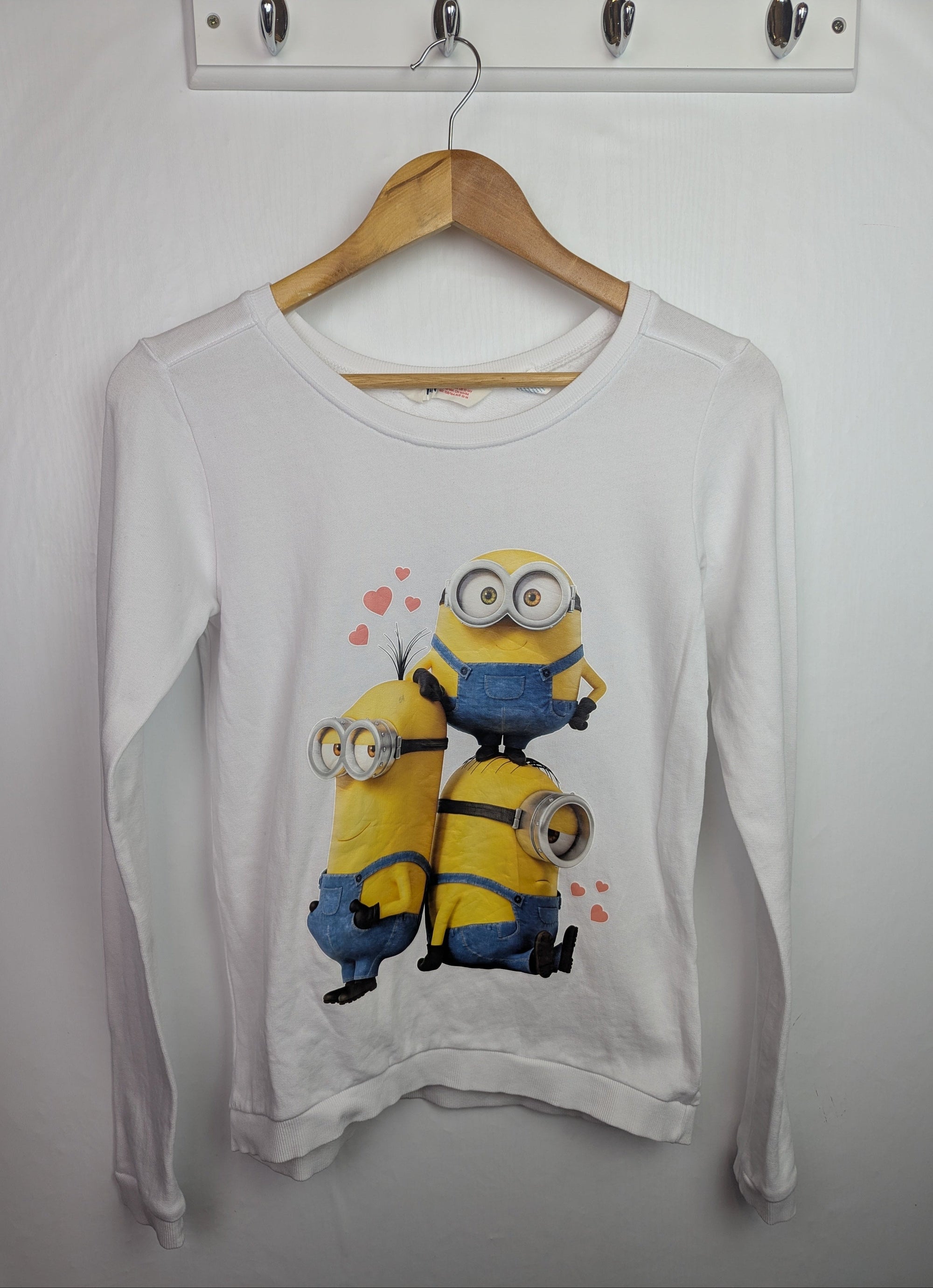 H&M White Minions Jumper - Girls 12 - 14 Years - Little Ones Preloved. Second Hand Children's & Preloved Baby, Kids, Girls & Boys Clothes. UK online
