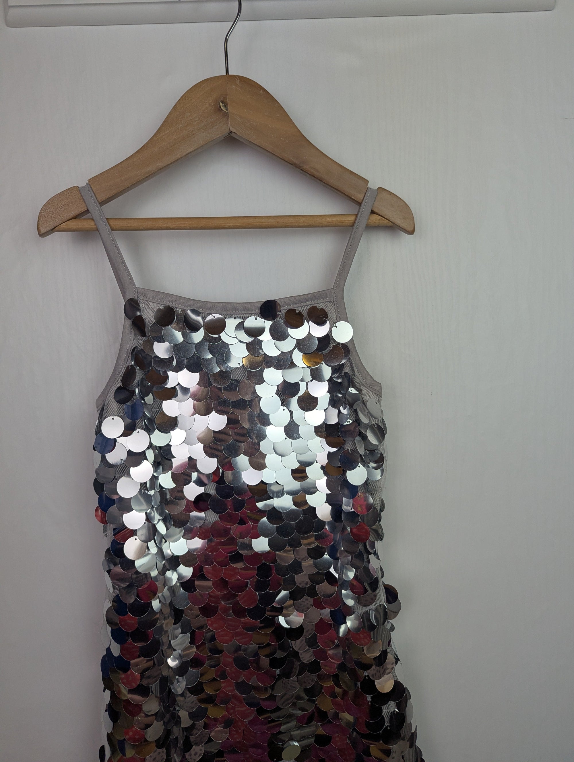 IMPERFECT NWOT's River Island Sequin Dress - Girls 9 - 10 Years - Little Ones Preloved. Second Hand Children's & Preloved Baby, Kids, Girls & Boys Clothes. UK online