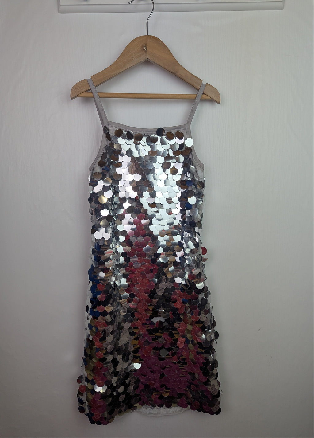 IMPERFECT NWOT's River Island Sequin Dress - Girls 9 - 10 Years - Little Ones Preloved. Second Hand Children's & Preloved Baby, Kids, Girls & Boys Clothes. UK online