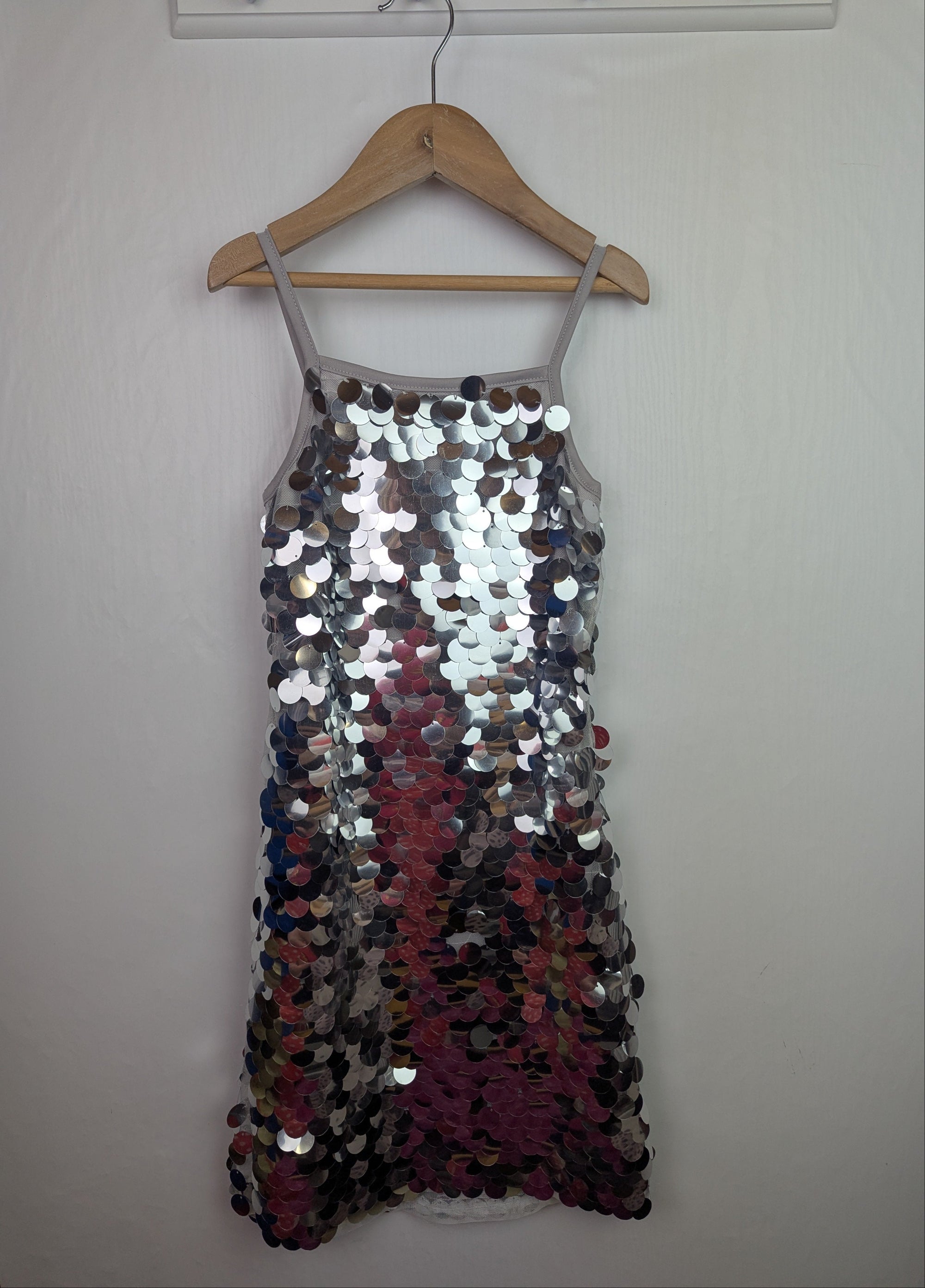 IMPERFECT NWOT's River Island Sequin Dress - Girls 9 - 10 Years - Little Ones Preloved. Second Hand Children's & Preloved Baby, Kids, Girls & Boys Clothes. UK online