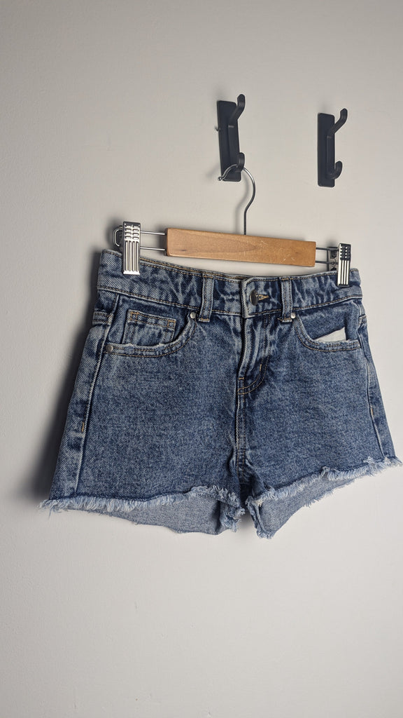 Jeff & Co Frayed Denim Shorts - Girls 8-9 Years Little Ones Preloved Used, Preloved, Preworn Baby, Girls & Boys Clothes. Kids & Children's second hand Clothing UK Online. Cheap affordable. Brands including Next, Joules, Nutmeg Morrisons, TU, F&F, H&M.