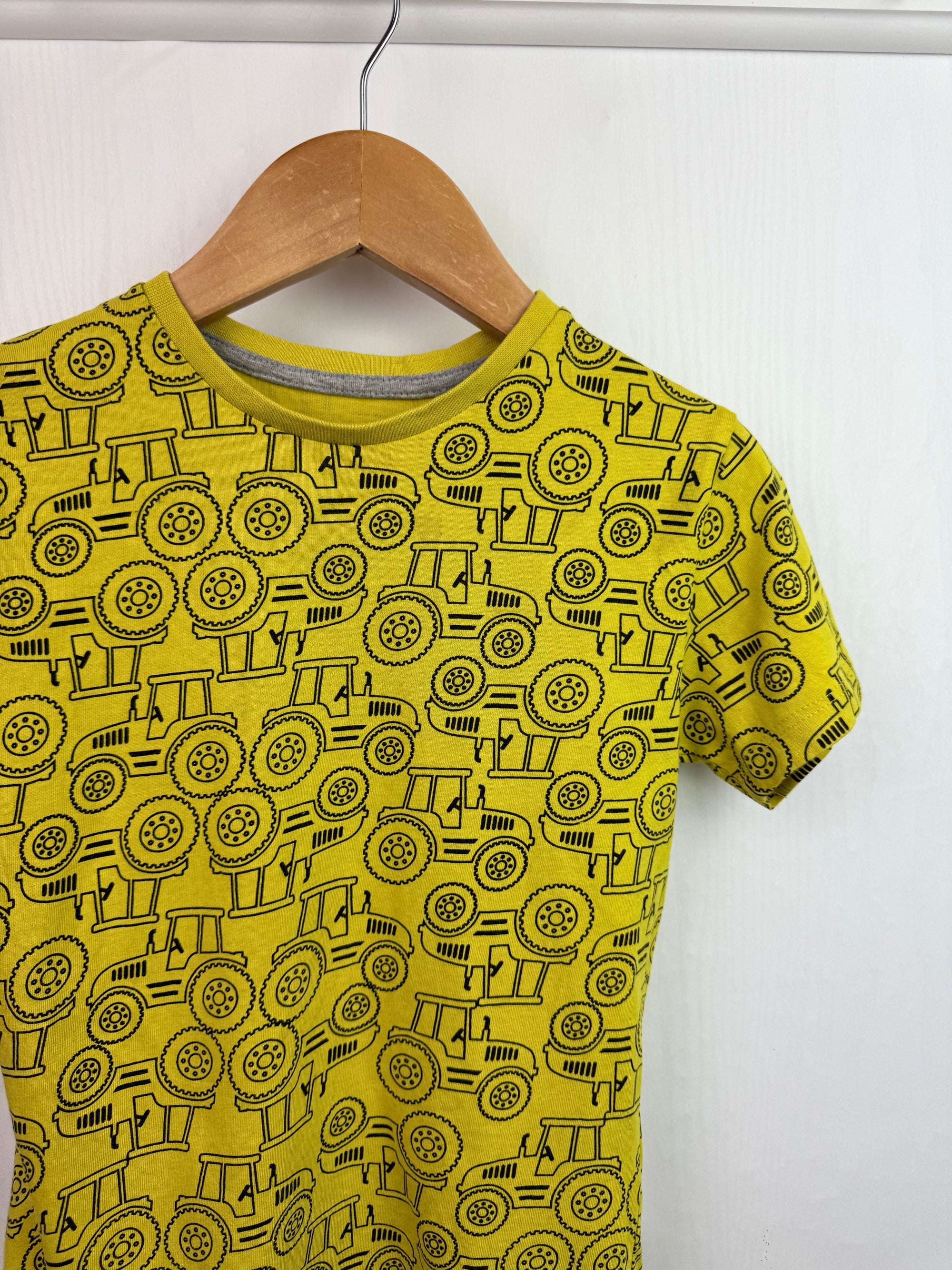 Jeff & Co Yellow Tractor Top - Boys 4 - 5 Years - Little Ones Preloved. Second Hand Children's & Preloved Baby, Kids, Girls & Boys Clothes. UK online