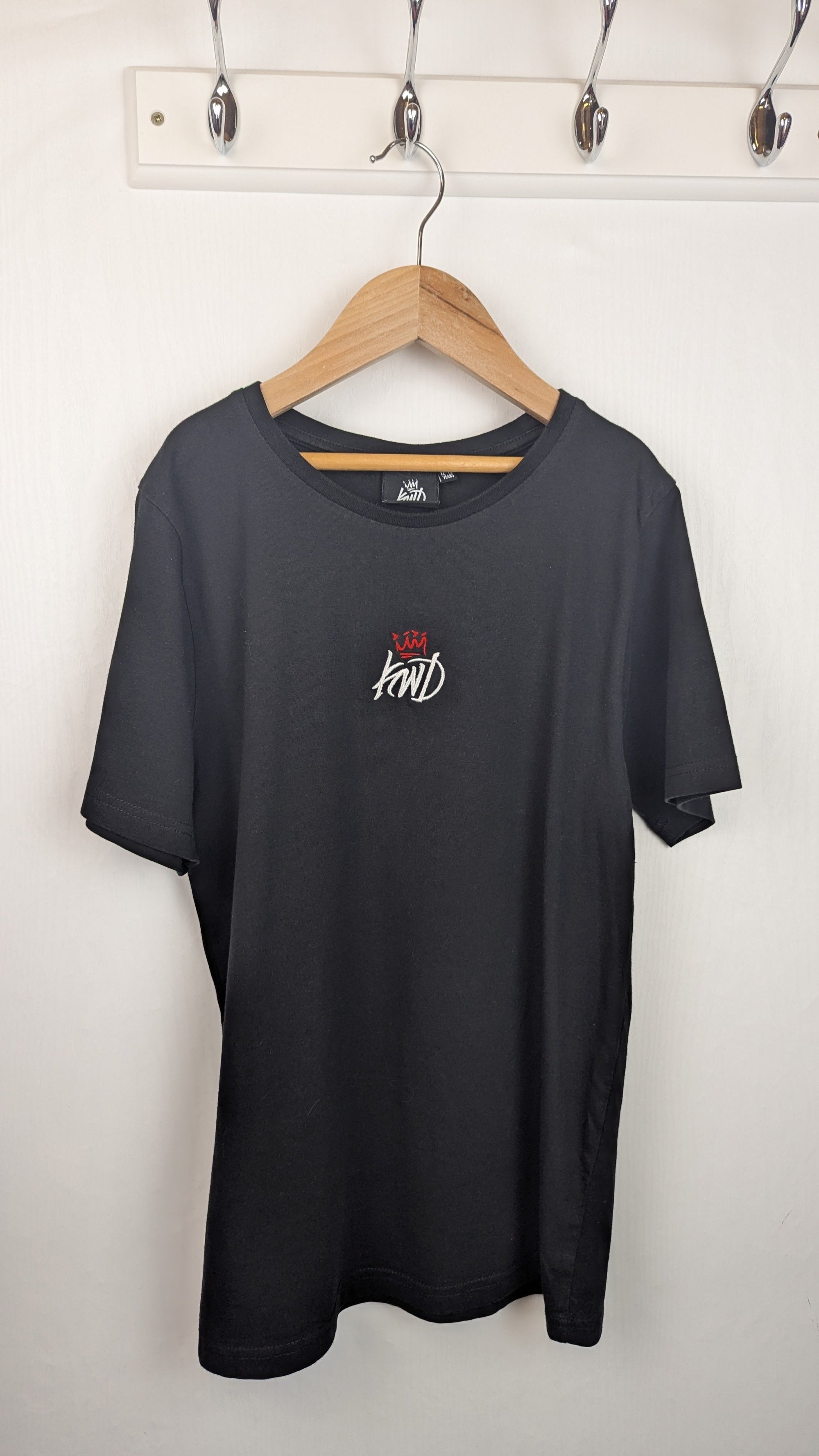 KWD Black Short Sleeve Top - Boys 12 - 13 Years - Little Ones Preloved. Second Hand Children's & Preloved Baby, Kids, Girls & Boys Clothes. UK online
