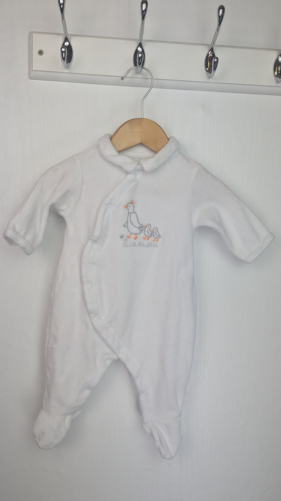 La Compagnie Des Petits Velour Duck Sleepsuit - Unisex 3 Months La Compagnie Des Petits Used, Preloved, Preworn & Second Hand Baby, Kids & Children's Clothing UK Online. Cheap affordable. Brands including Next, Joules, Nutmeg Morrisons, TU, F&F, H&M.