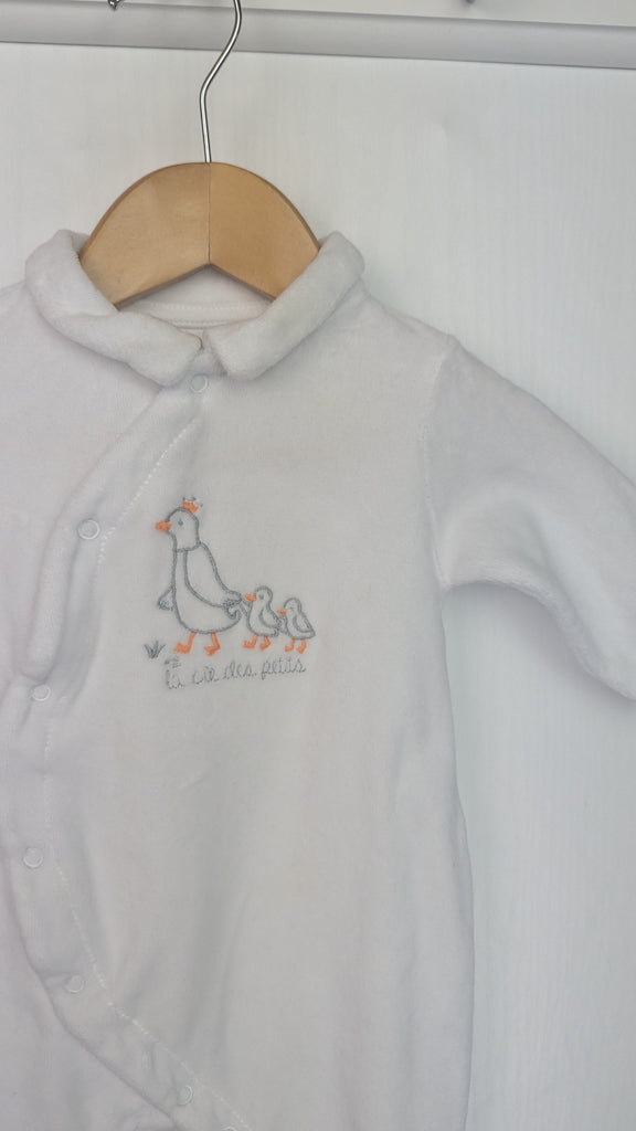 La Compagnie Des Petits Velour Duck Sleepsuit - Unisex 3 Months La Compagnie Des Petits Used, Preloved, Preworn & Second Hand Baby, Kids & Children's Clothing UK Online. Cheap affordable. Brands including Next, Joules, Nutmeg Morrisons, TU, F&F, H&M.