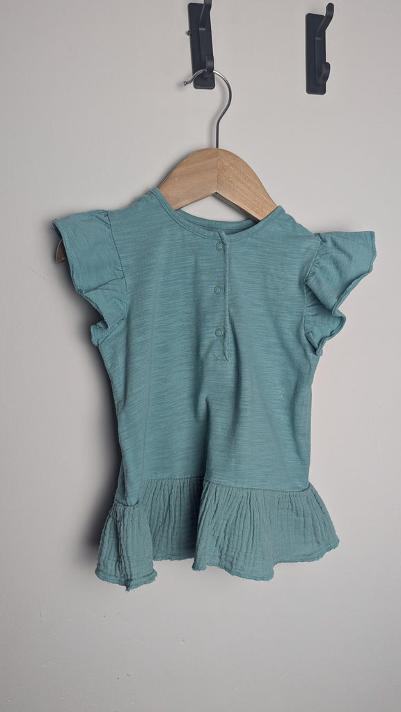 La Redoute Green Short Sleeve Top - Girls 2 Years Little Ones Preloved Used, Preloved, Preworn Baby, Girls & Boys Clothes. Kids & Children's second hand Clothing UK Online. Cheap affordable. Brands including Next, Joules, Nutmeg Morrisons, TU, F&F, H&M.