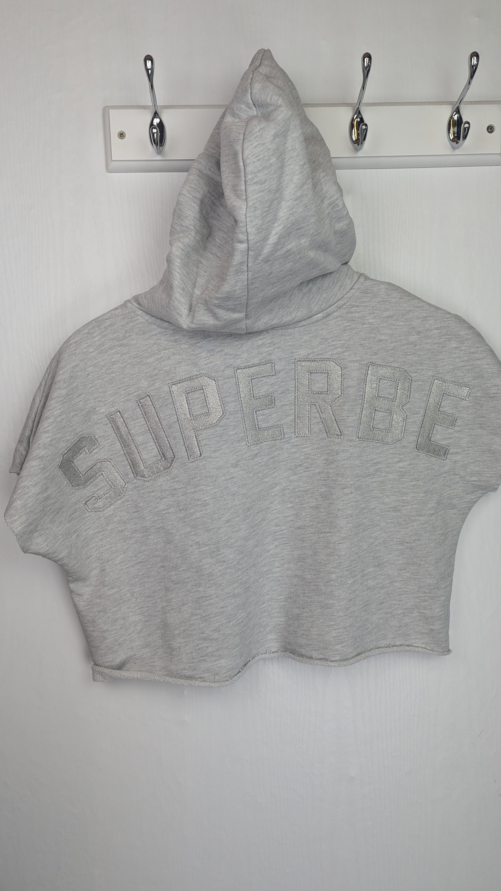 Le temps des cerises Grey Cropped Hoodie - Girls 10 Years - Little Ones Preloved. Second Hand Children's & Preloved Baby, Kids, Girls & Boys Clothes. UK online