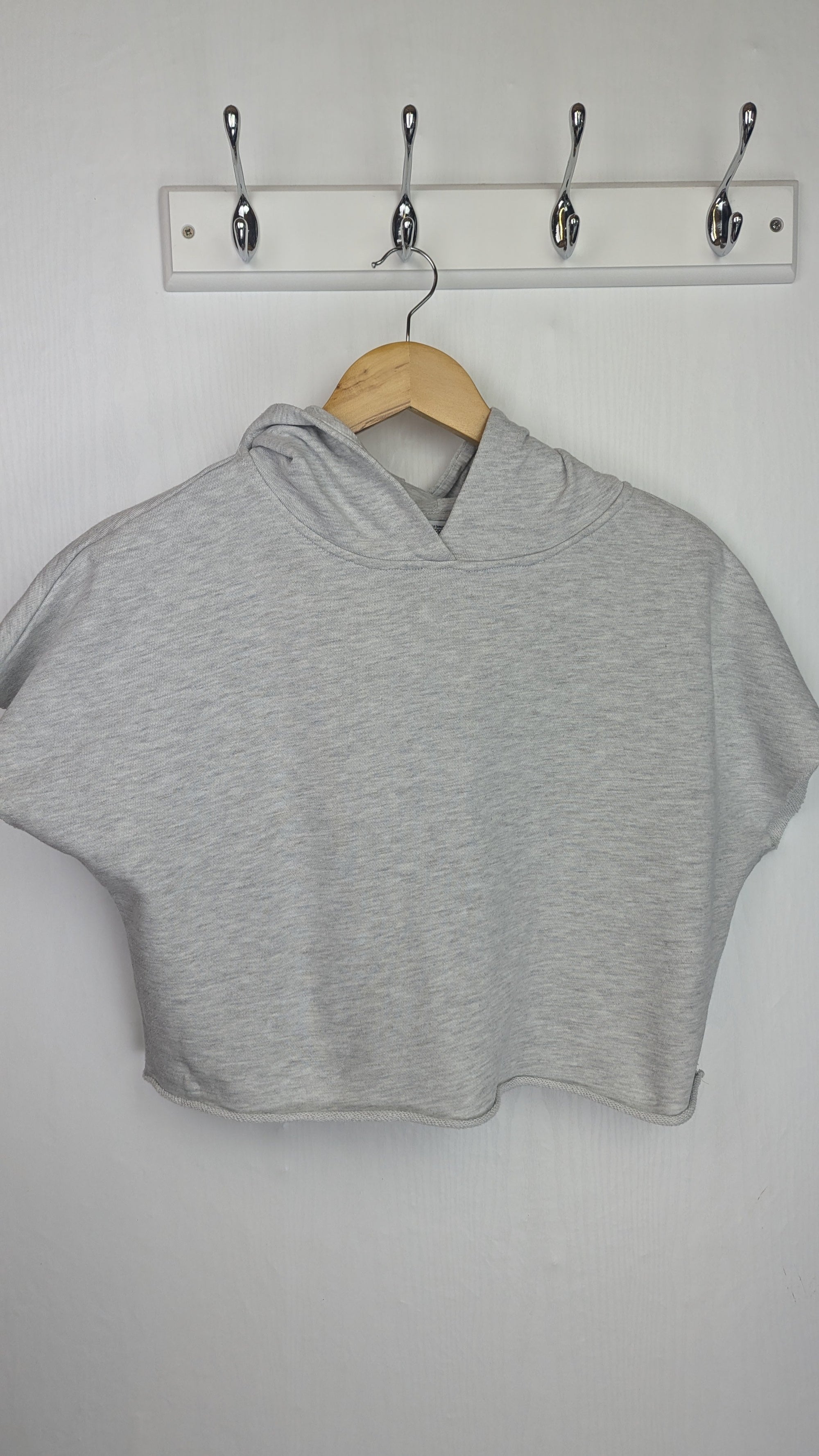 Le temps des cerises Grey Cropped Hoodie - Girls 10 Years - Little Ones Preloved. Second Hand Children's & Preloved Baby, Kids, Girls & Boys Clothes. UK online