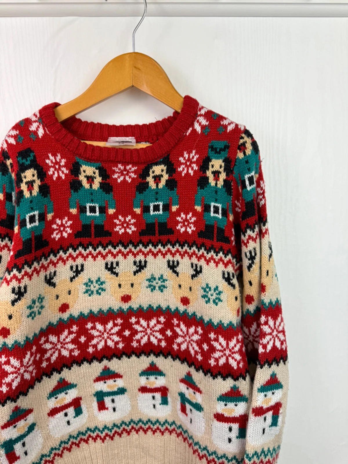 Lily & Dan Christmas Jumper - Unisex 7 - 8 Years - Little Ones Preloved. Second Hand Children's & Preloved Baby, Kids, Girls & Boys Clothes. UK online
