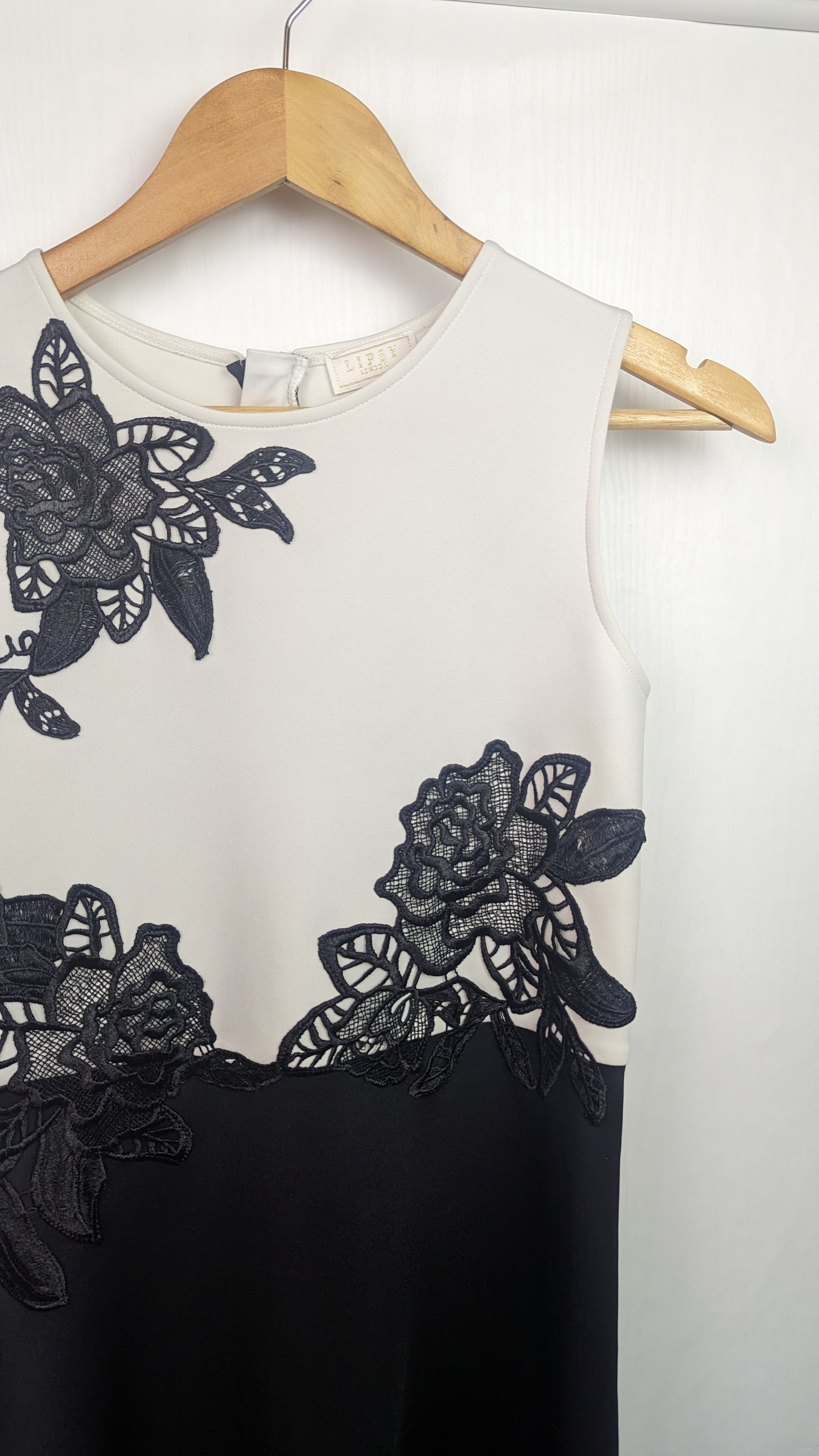 Lipsy London Black & White Dress - Girls 13 - 14 Years - Little Ones Preloved. Second Hand Children's & Preloved Baby, Kids, Girls & Boys Clothes. UK online