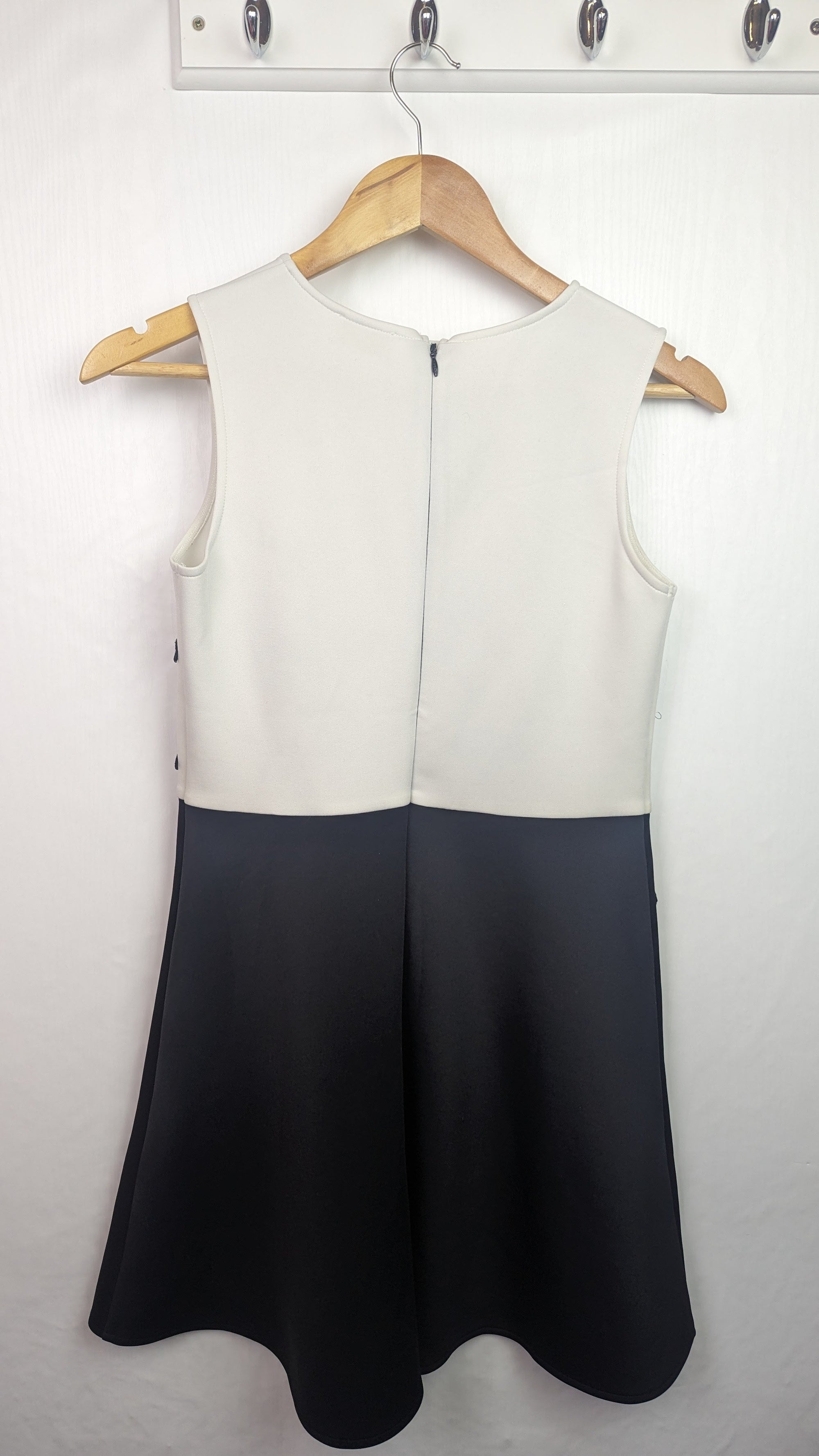 Lipsy London Black & White Dress - Girls 13 - 14 Years - Little Ones Preloved. Second Hand Children's & Preloved Baby, Kids, Girls & Boys Clothes. UK online