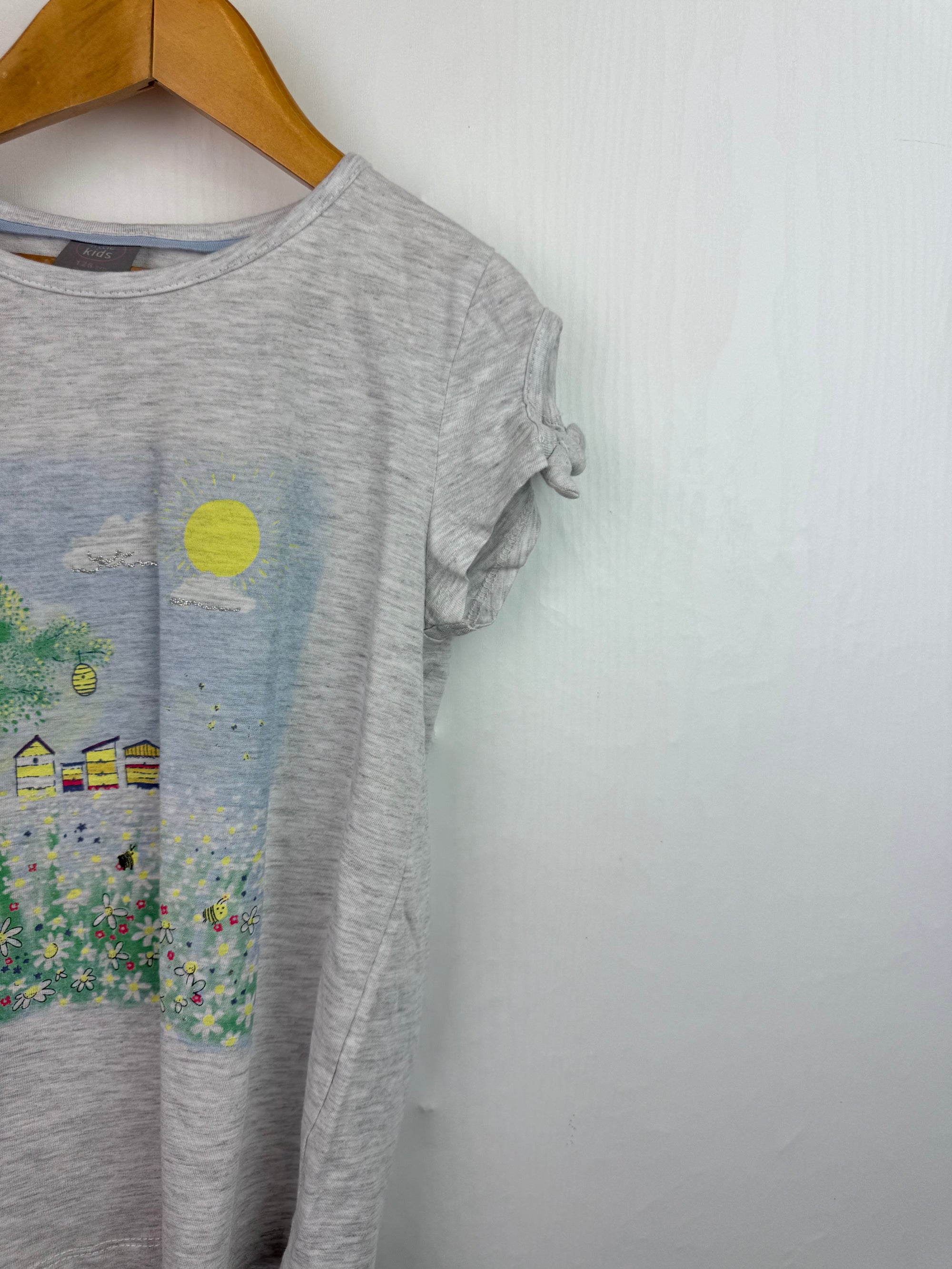Little Kids Floral Bee Top - Girls 7 - 8 Years - Little Ones Preloved. Second Hand Children's & Preloved Baby, Kids, Girls & Boys Clothes. UK online