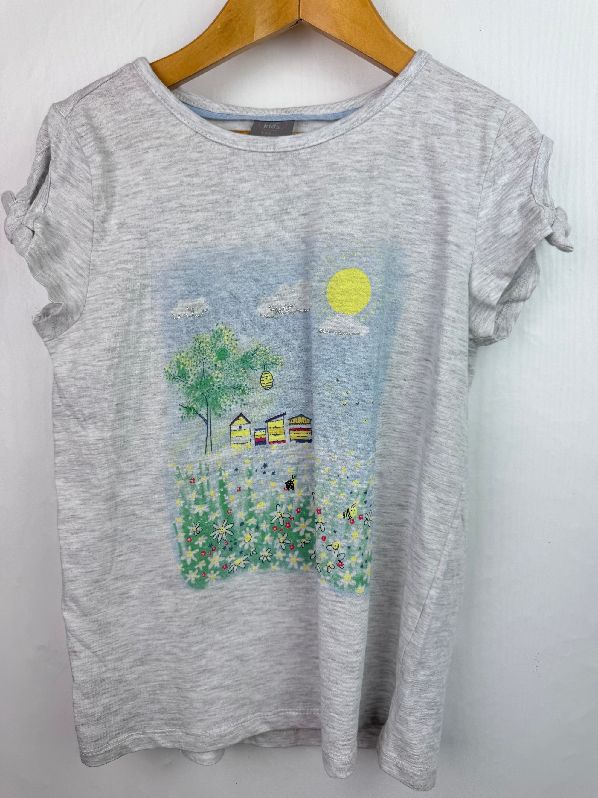 Little Kids Floral Bee Top - Girls 7 - 8 Years - Little Ones Preloved. Second Hand Children's & Preloved Baby, Kids, Girls & Boys Clothes. UK online