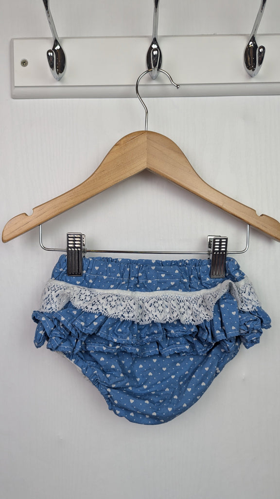 Little World Boutique Heart Ruffle Bloomers - Girls 2-3 Years Little World Boutique Used, Preloved, Preworn Baby, Girls & Boys Clothes. Kids & Children's second hand Clothing UK Online. Cheap affordable. Brands including Next, Joules, Nutmeg Morrisons, TU, F&F, H&M.