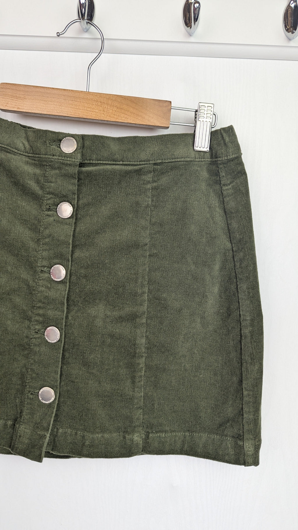 Mango Green Cord Skirt - Girls 11 - 12 Years - Little Ones Preloved. Second Hand Children's & Preloved Baby, Kids, Girls & Boys Clothes. UK online