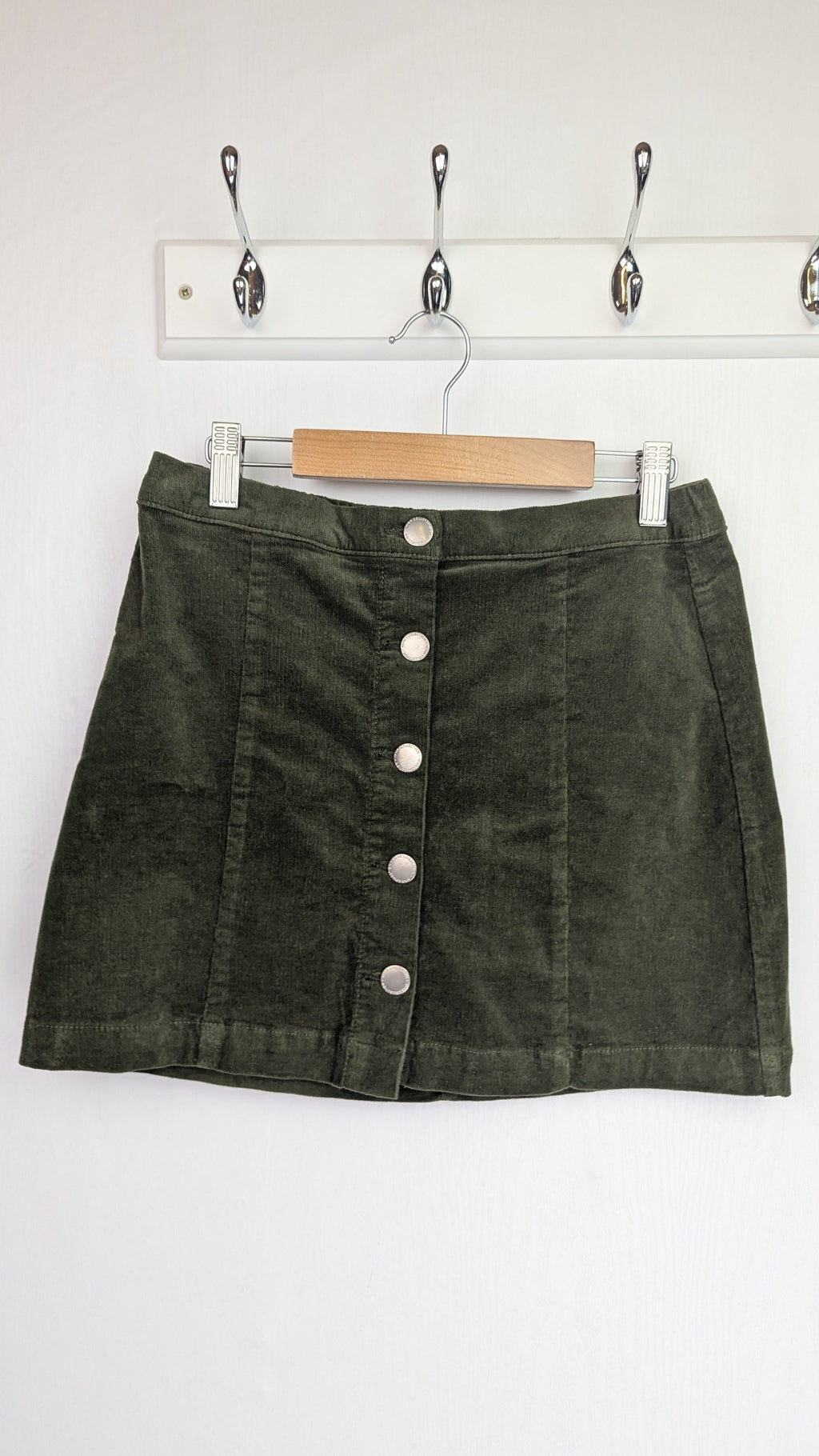 Mango Green Cord Skirt - Girls 11 - 12 Years - Little Ones Preloved. Second Hand Children's & Preloved Baby, Kids, Girls & Boys Clothes. UK online