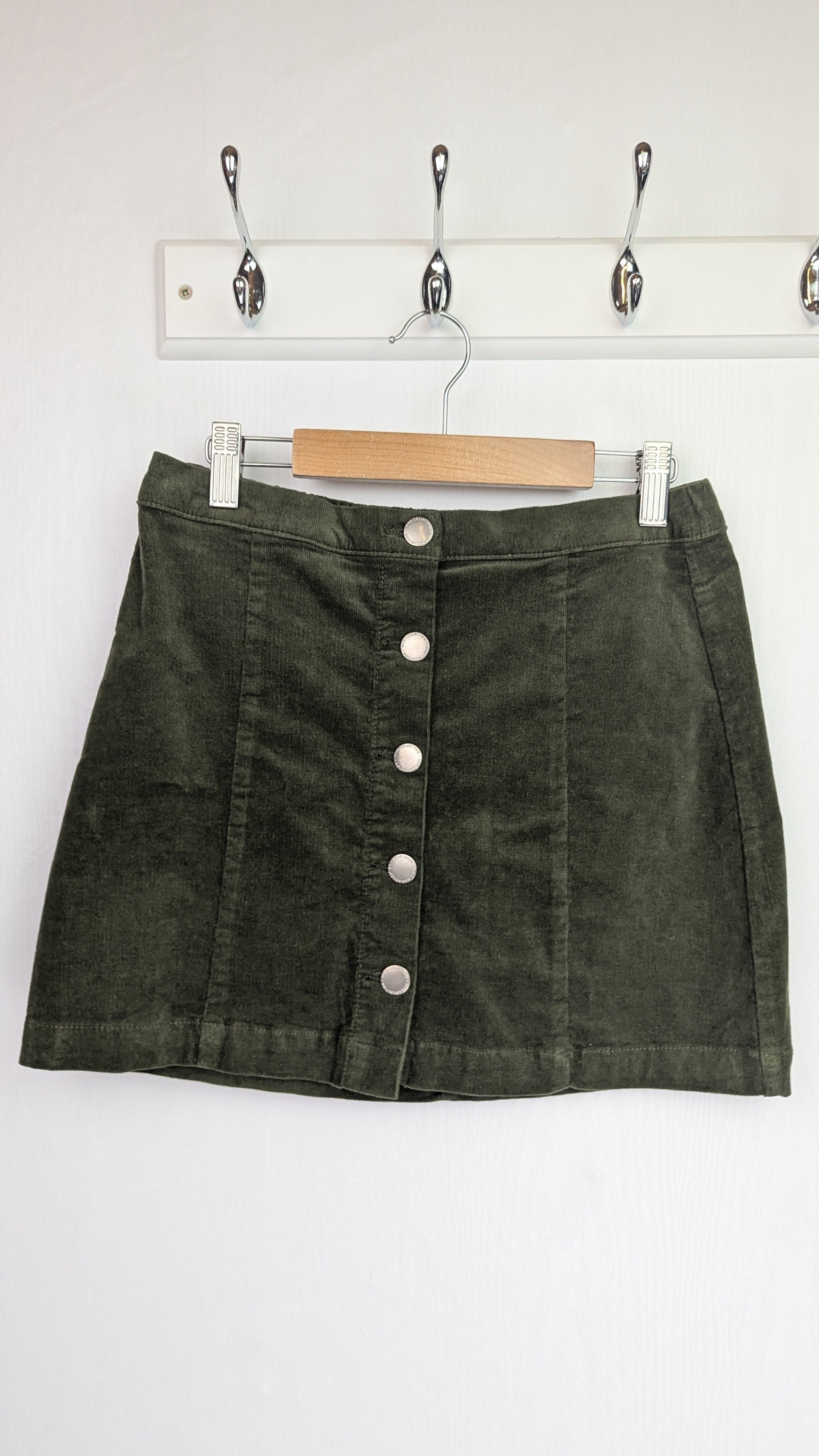 Mango Green Cord Skirt - Girls 11 - 12 Years - Little Ones Preloved. Second Hand Children's & Preloved Baby, Kids, Girls & Boys Clothes. UK online