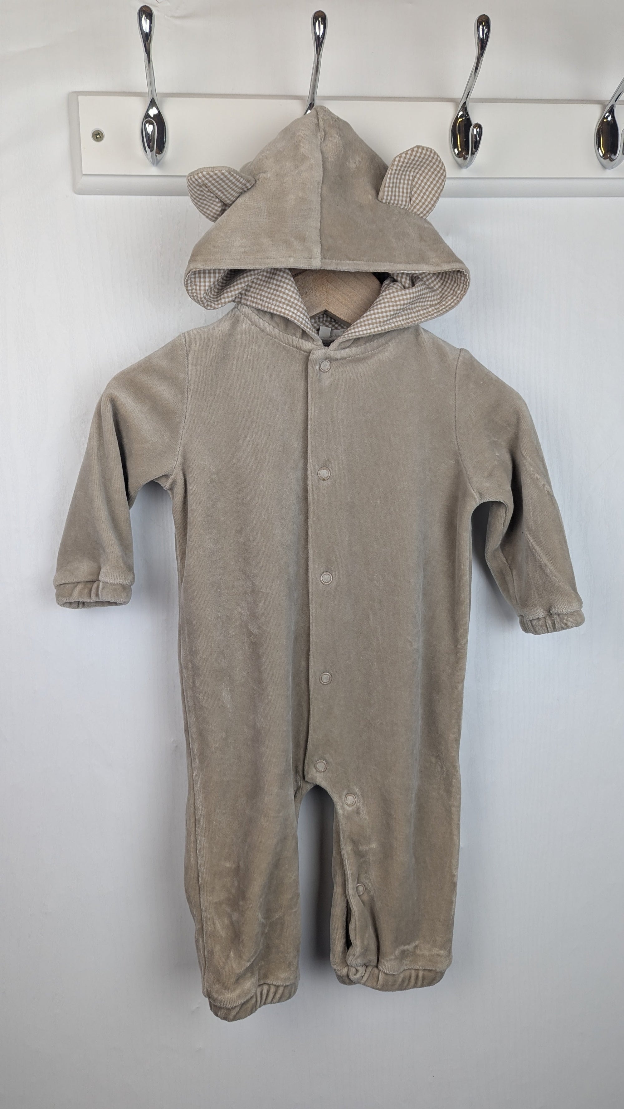 Maria Chantal Velour Footless Romper - Unisex 6 Months - Little Ones Preloved. Second Hand Children's & Preloved Baby, Kids, Girls & Boys Clothes. UK online