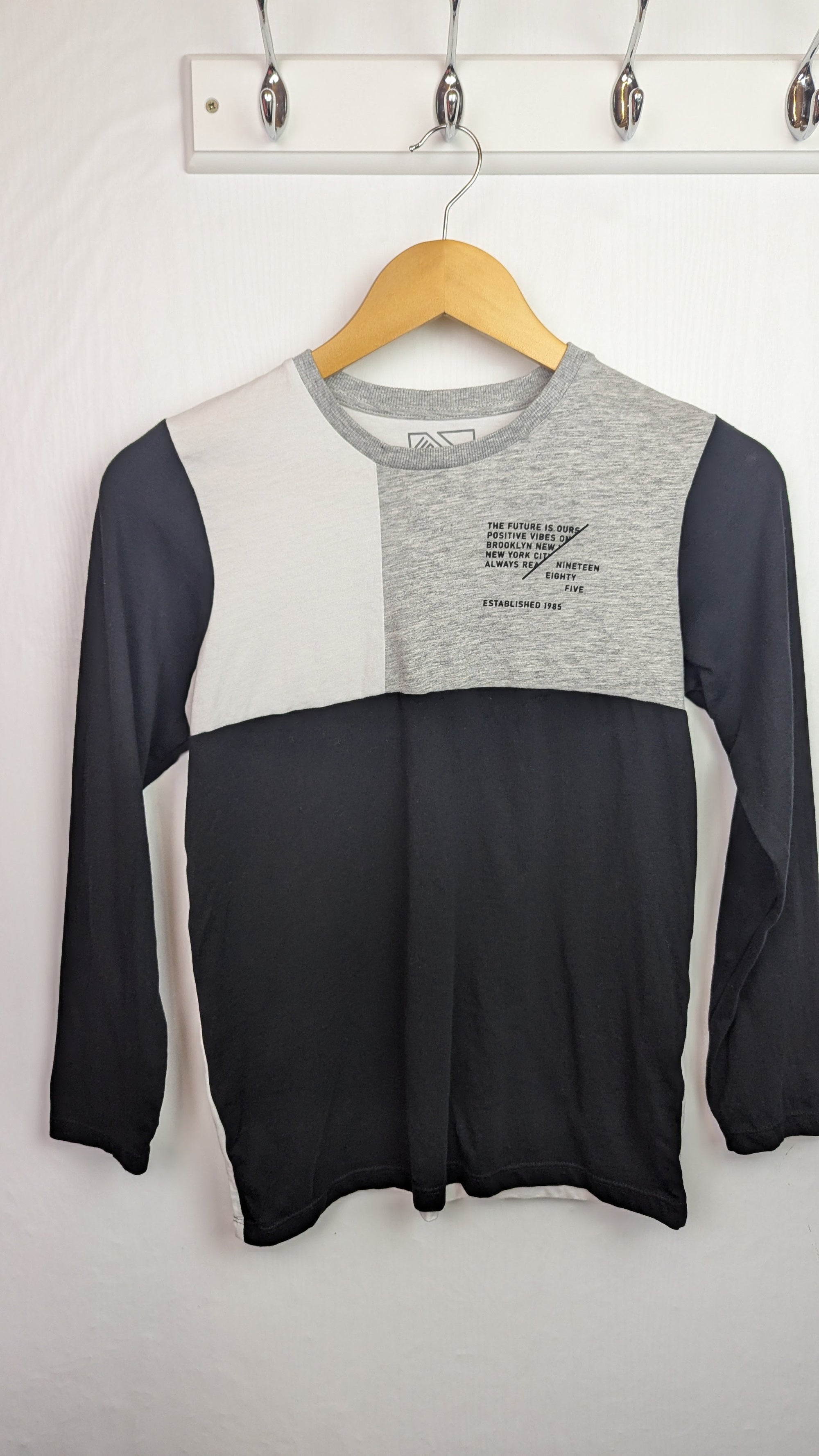 Matalan Black and White Long Sleeve Top - Boys 12 Years - Little Ones Preloved. Second Hand Children's & Preloved Baby, Kids, Girls & Boys Clothes. UK online