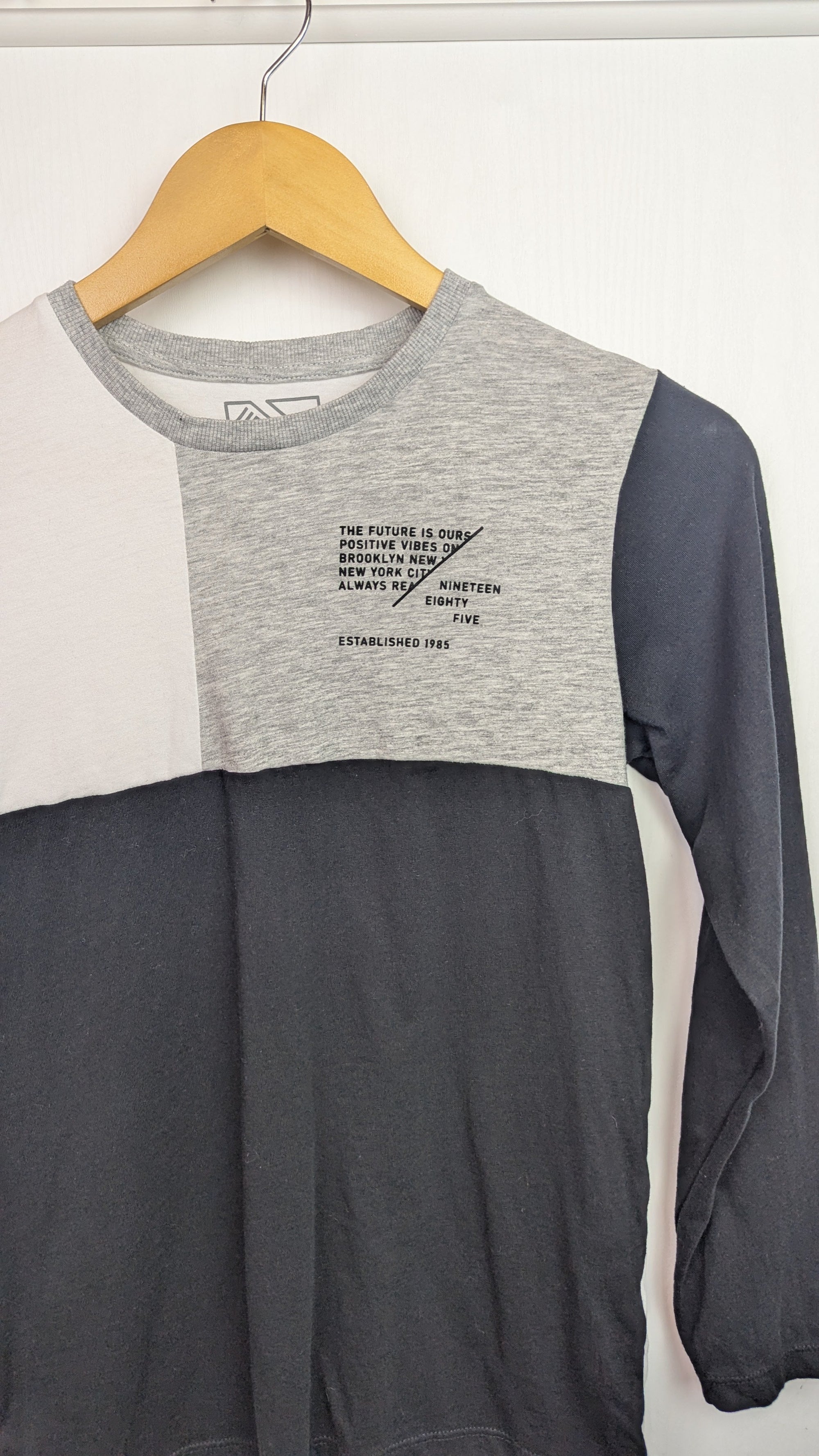 Matalan Black and White Long Sleeve Top - Boys 12 Years - Little Ones Preloved. Second Hand Children's & Preloved Baby, Kids, Girls & Boys Clothes. UK online