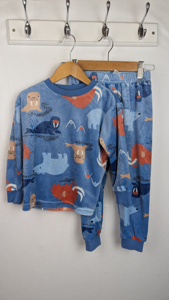 Matalan Blue Velour Pyjama Set - Boys 3-4 Years Little Ones Preloved Used, Preloved, Preworn & Second Hand Baby, Kids & Children's Clothing UK Online. Cheap affordable. Brands including Next, Joules, Nutmeg Morrisons, TU, F&F, H&M.