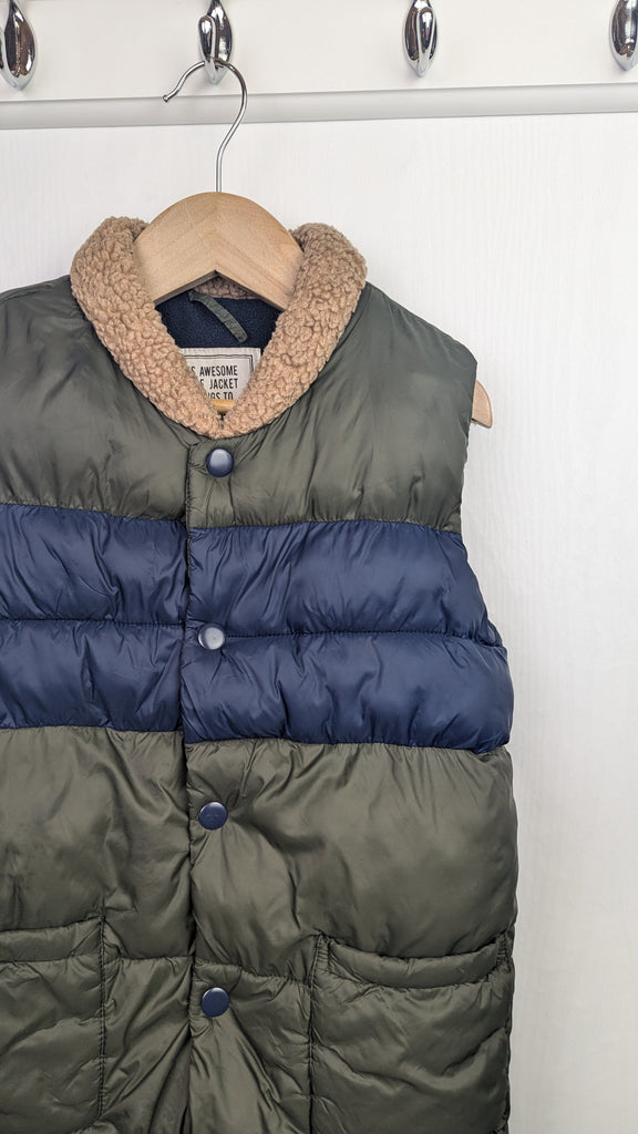 Matalan Green & Navy Body Warmer - Boys 7 Years Matalan Used, Preloved, Preworn & Second Hand Baby, Kids & Children's Clothing UK Online. Cheap affordable. Brands including Next, Joules, Nutmeg Morrisons, TU, F&F, H&M.