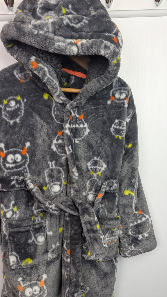 Matalan Grey Aliens Dressing Gown - Boys 4-5 Years Little Ones Preloved Used, Preloved, Preworn & Second Hand Baby, Kids & Children's Clothing UK Online. Cheap affordable. Brands including Next, Joules, Nutmeg Morrisons, TU, F&F, H&M.